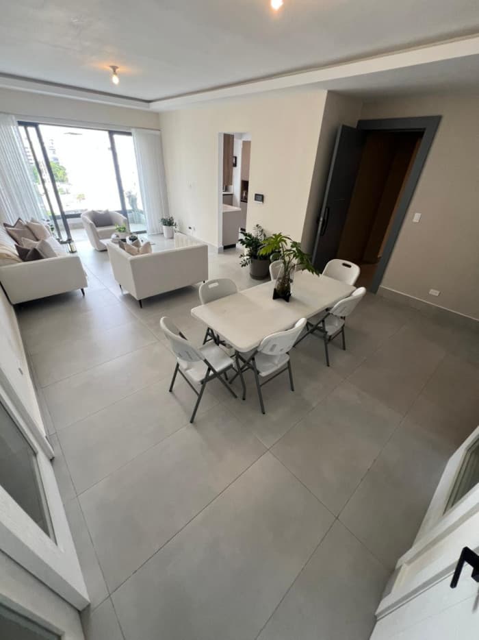 Apartamento en Venta en Evaristo Morales, Santo Domingo - foto 1