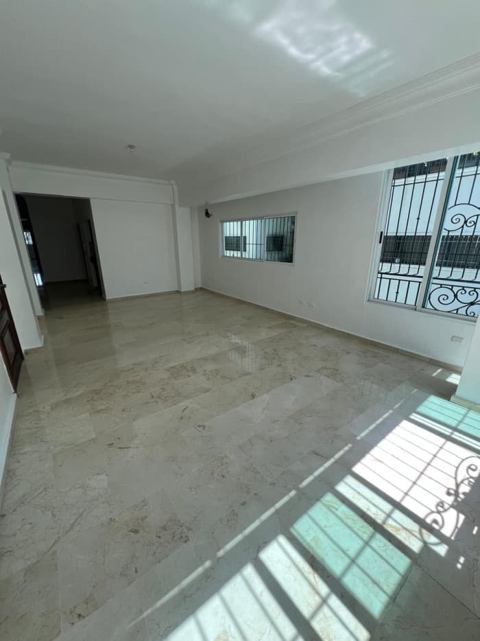 Amplio apartamento en Vent de 3 Habitaciones Piantini - foto 2