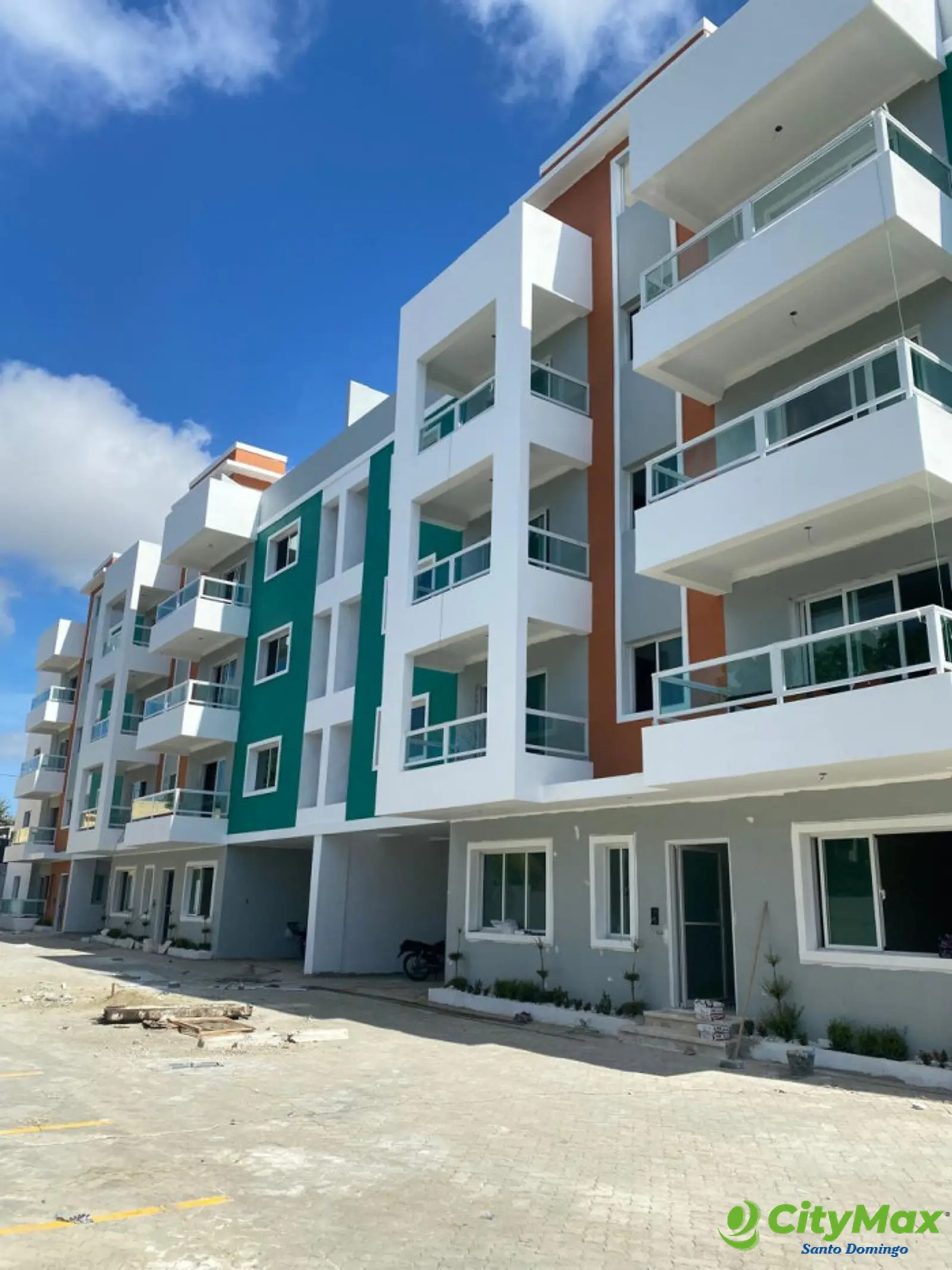 Apartamento en Venta de 3 Hab. Santo Domingo Este. - foto 1