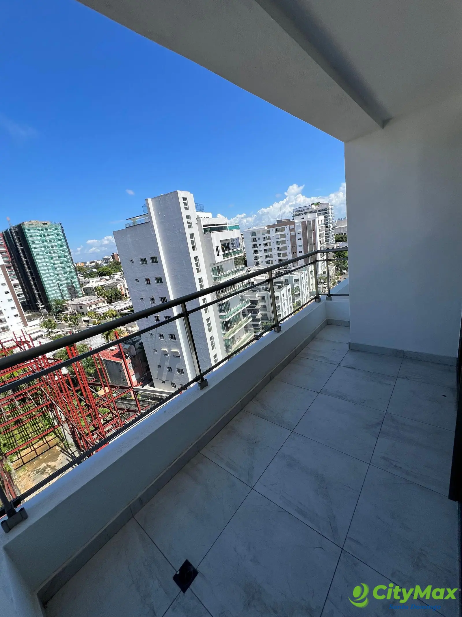 En Venta Apartamento Nuevo en La Esperilla Piso Alto. - foto 1