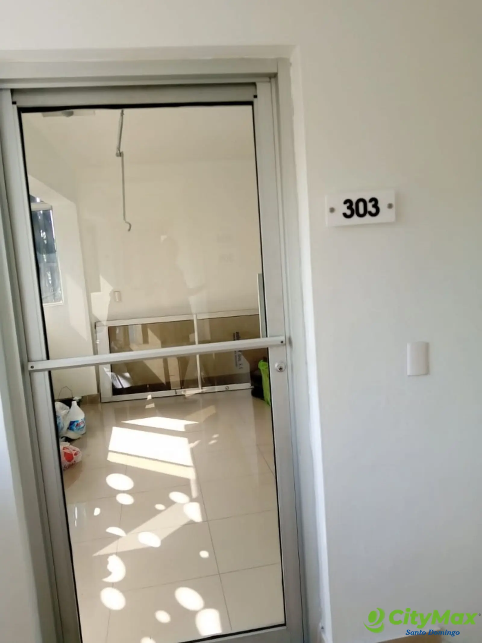 Local en alquiler en Evaristo Morales para oficinas - foto 1