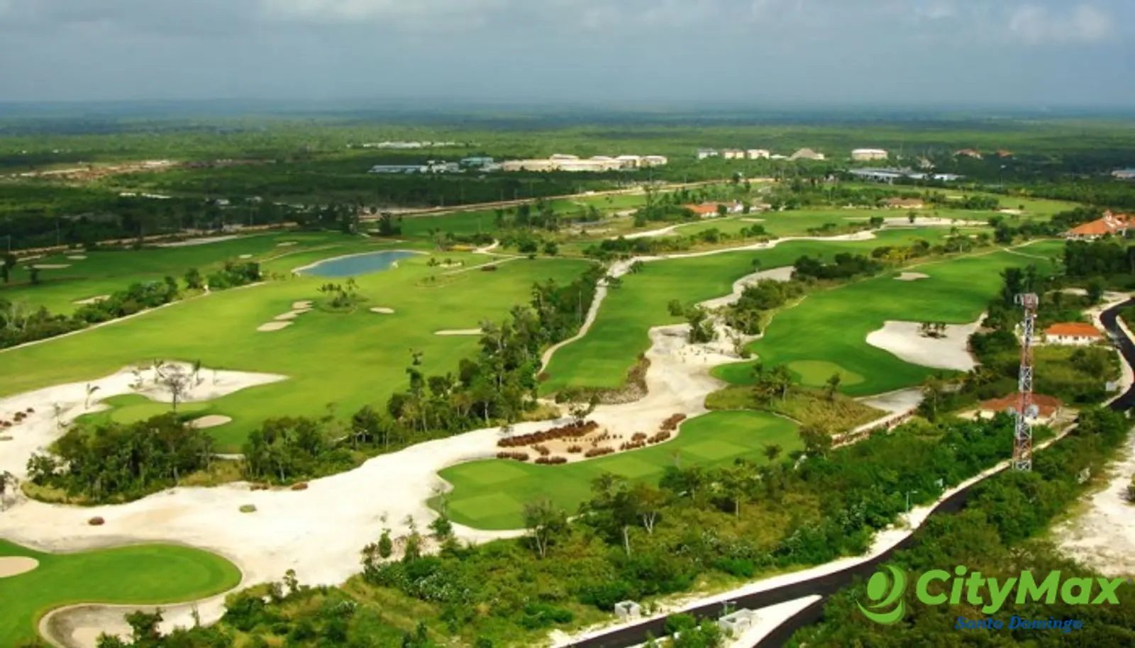Solar en venta en Punta Cana Bávaro con campo de golf - foto 1