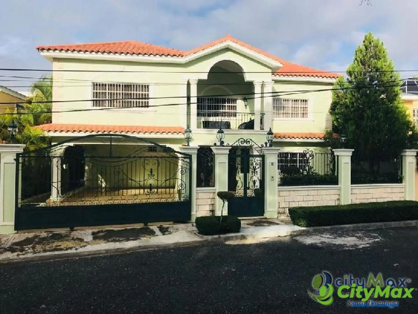 CASA EN VENTA EN ARROYO HONDO III SANTO DOMINGO  - foto 1