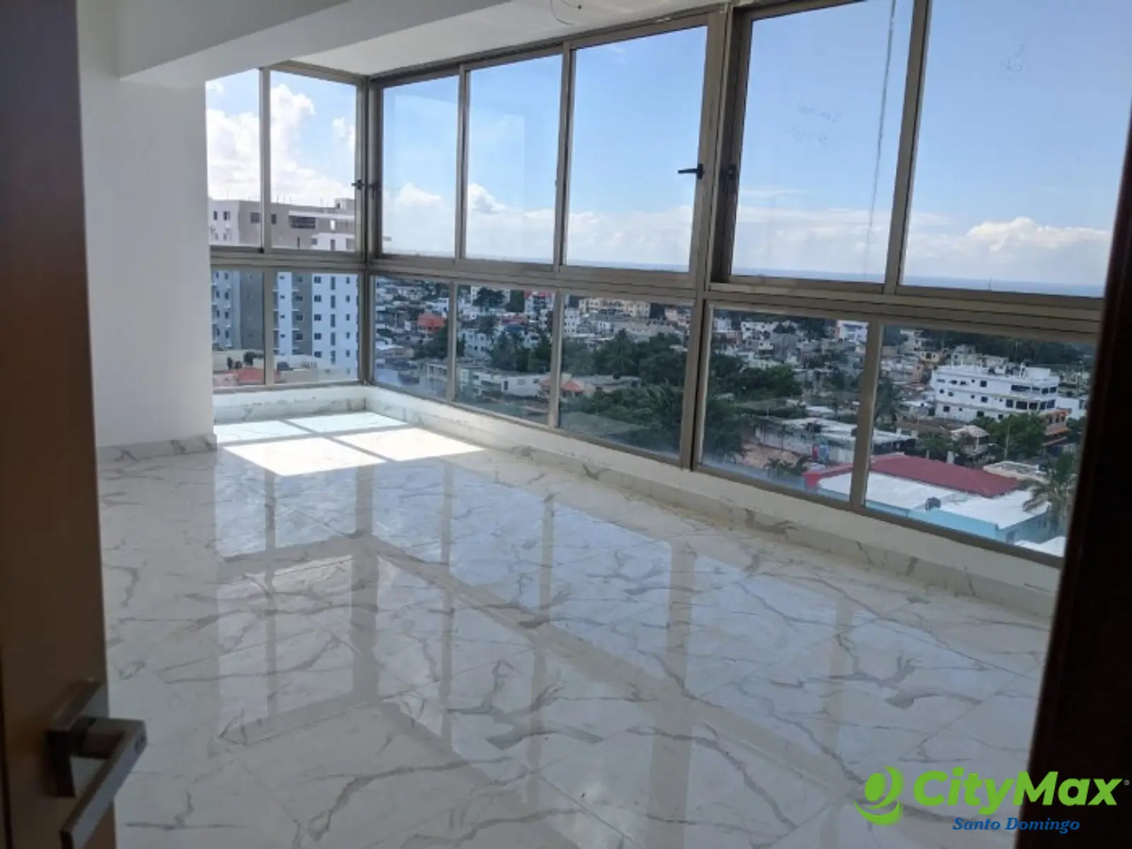  Vendo Lujoso PentHouse Listo en Alma Rosa 1ra. - foto 1