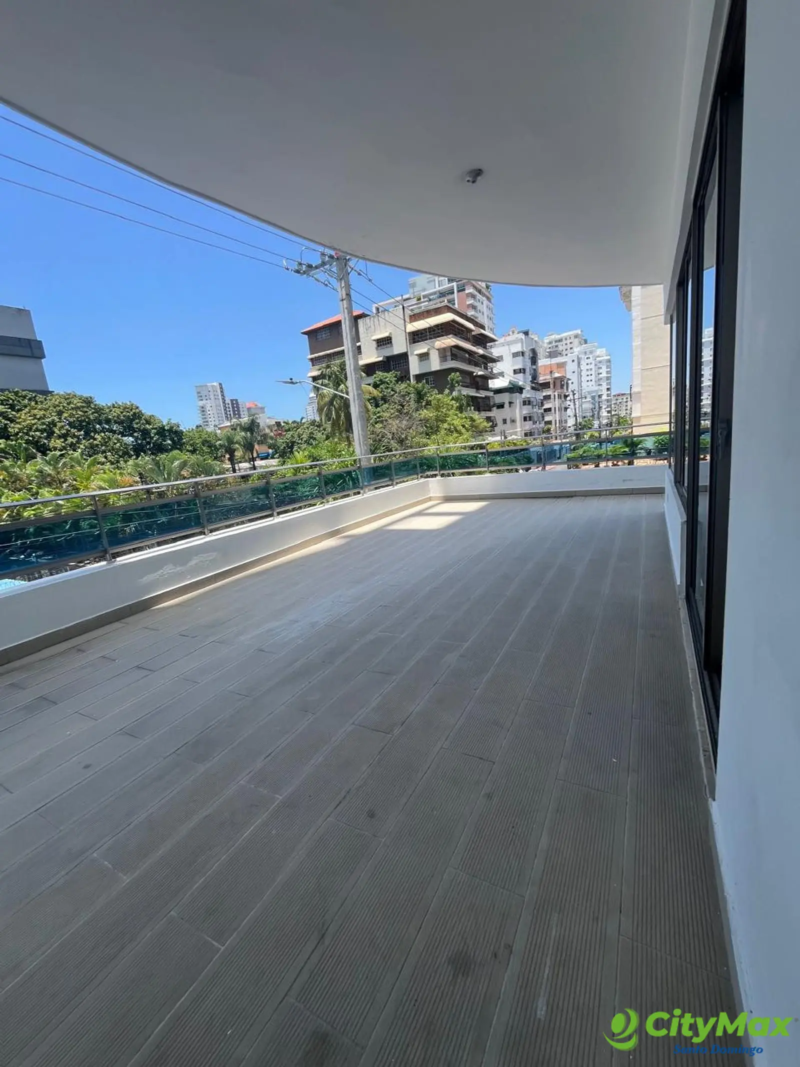Apartamento con terraza privada en Venta en  Urb. Real - foto 1