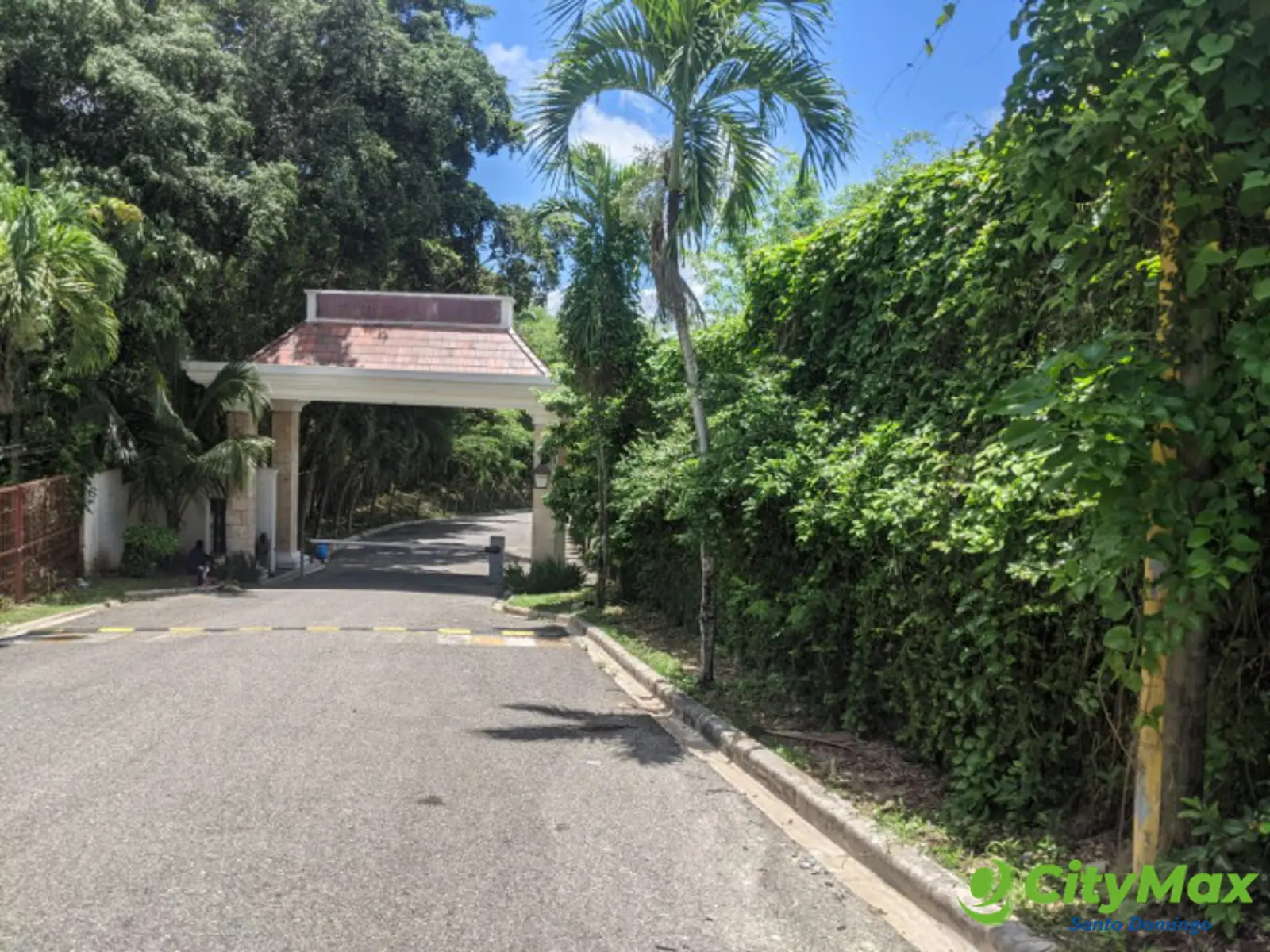 SOLAR EN VENTA EN CUESTA HERMOSA III ARROYO HONDO SANTO DOMINGO REPUBLICA DOMINICANA  - foto 1