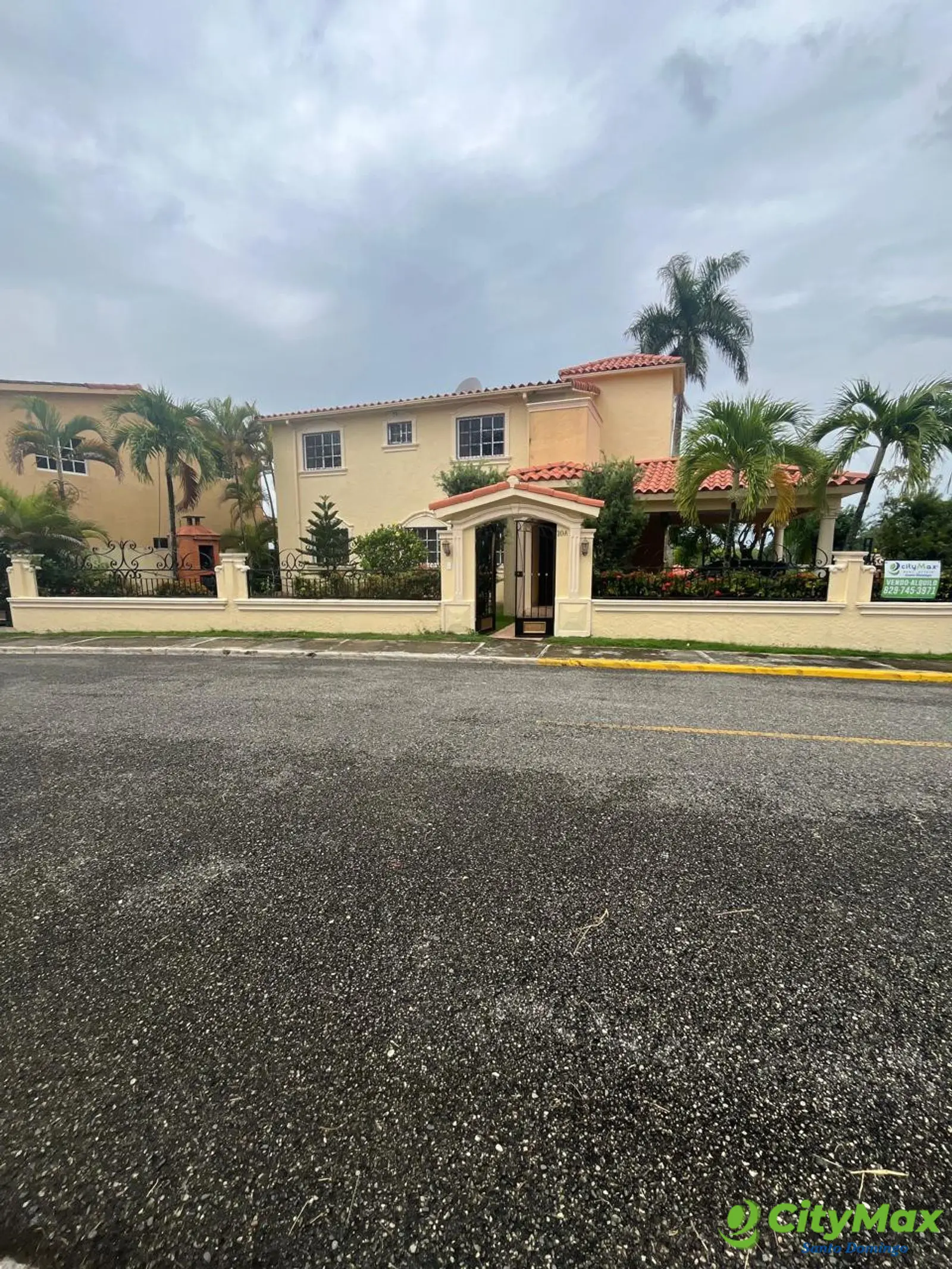 Casa en venta en Arroyo Manzano, Santo Domingo Norte. - foto 1