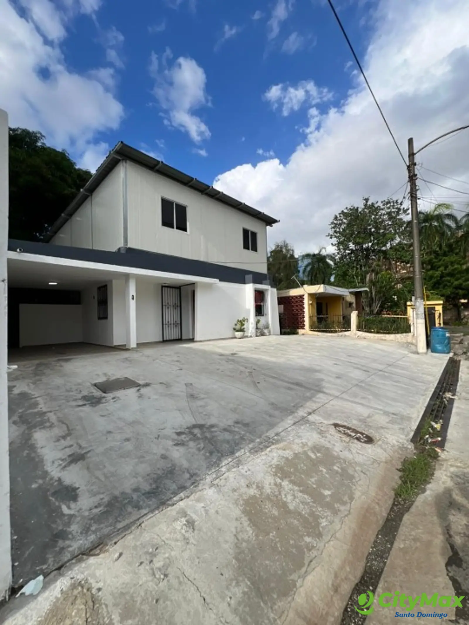 En Alquiler Local Comercial de 325 Mt2 en Mirador Sur - foto 1
