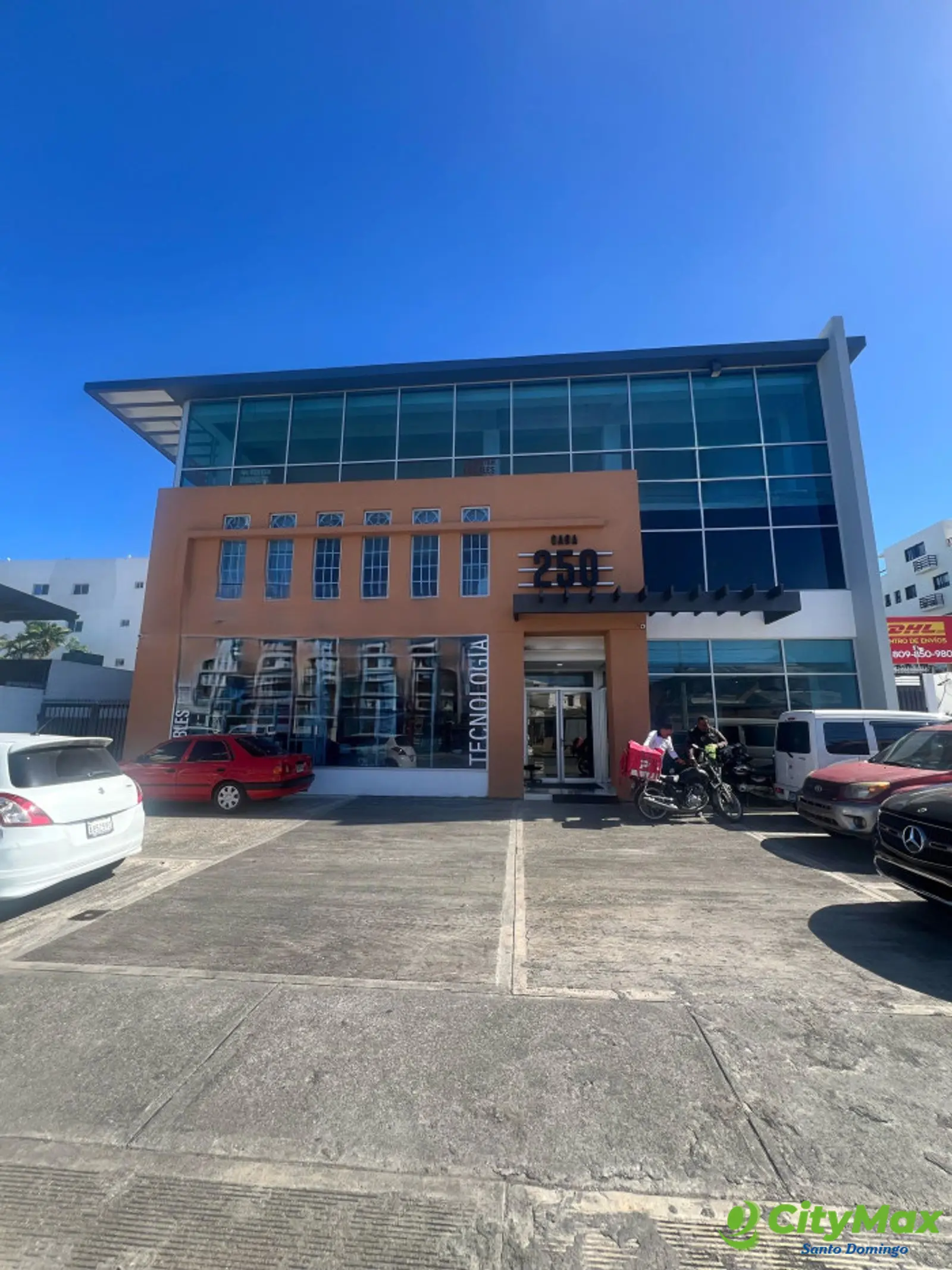 Local comercial en alquiler en 3er nivel con 300 mts - foto 1