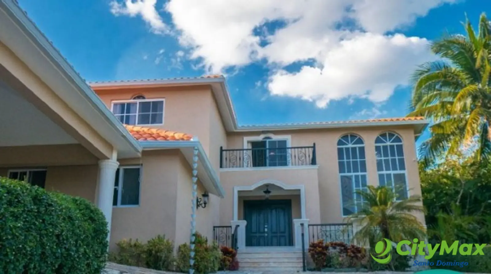 En Venta y Alquiler Villa Amueblada Metro Country Club - foto 1
