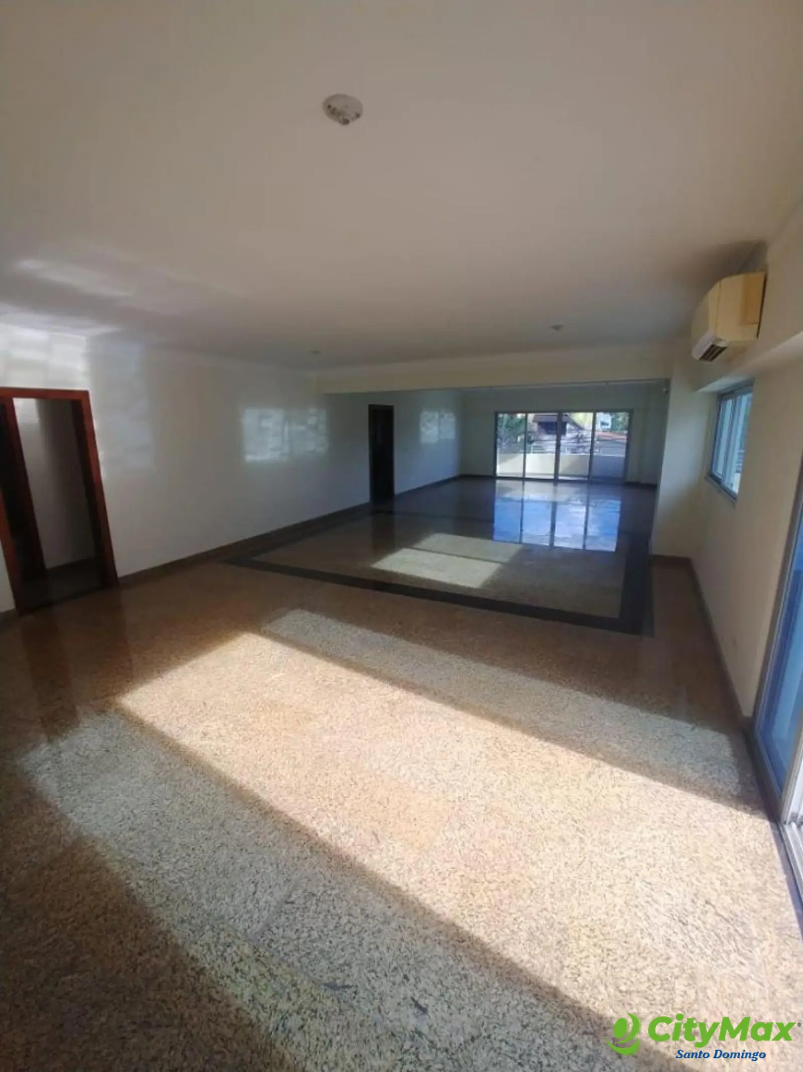 PENTHOUSE EN VENTA EN BELLA VISTA LISTO PARA VIVIR - foto 14