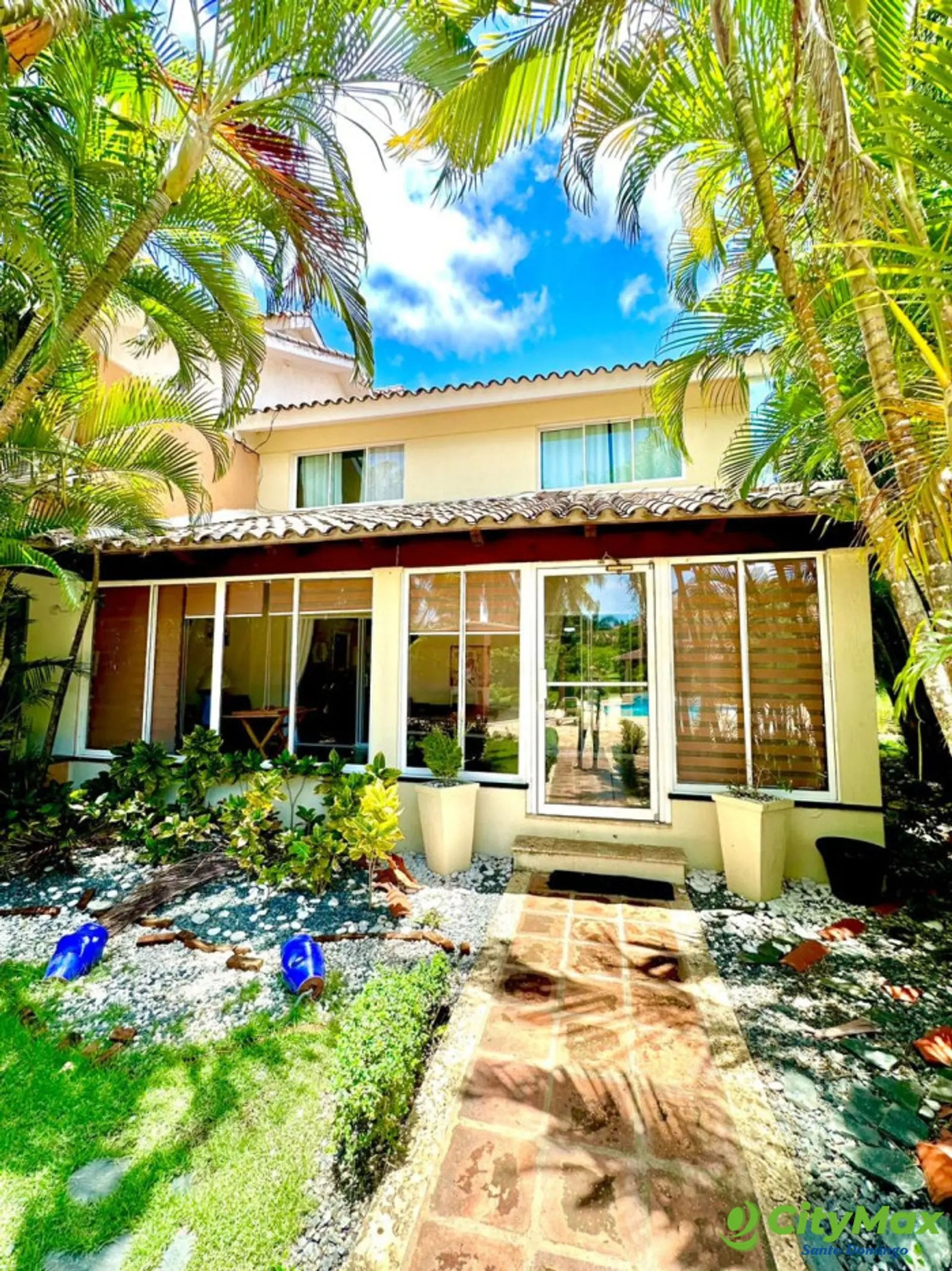 CASA EN RENTA Y VENTA EN JUAN DOLIO AMUEBLADA - foto 2