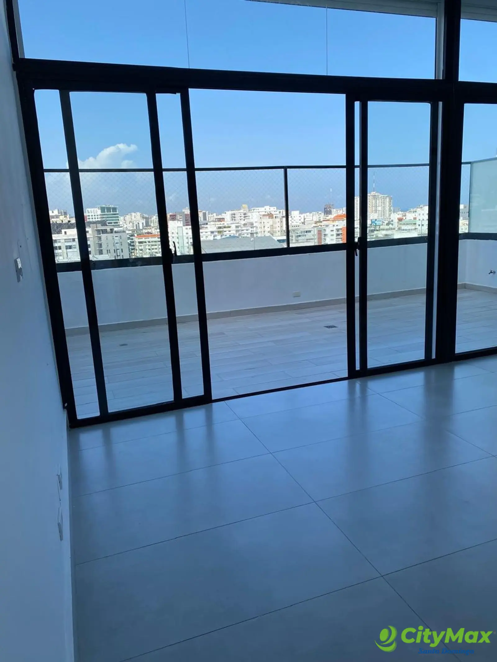 Penthouse Nuevo Amueblado en Venta en Evaristo Morales - foto 3