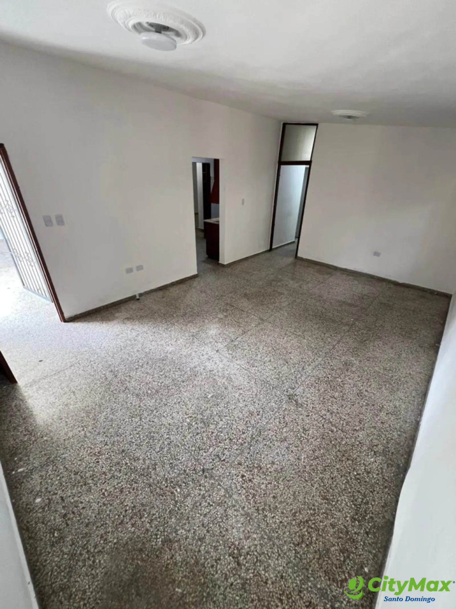 En Alquiler Local Comercial de 325 Mt2 en Mirador Sur - foto 5