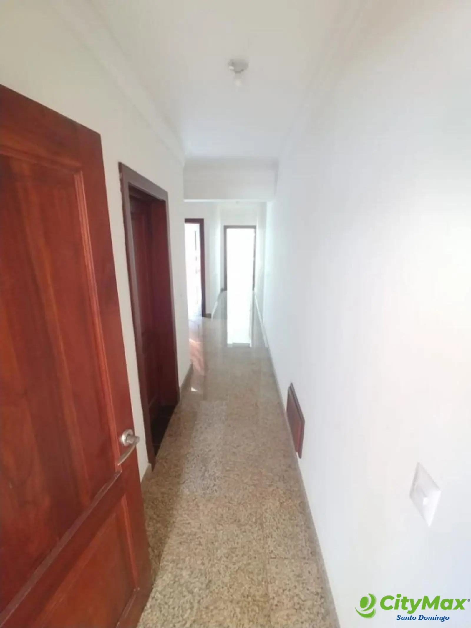 PENTHOUSE EN VENTA EN BELLA VISTA LISTO PARA VIVIR - foto 12