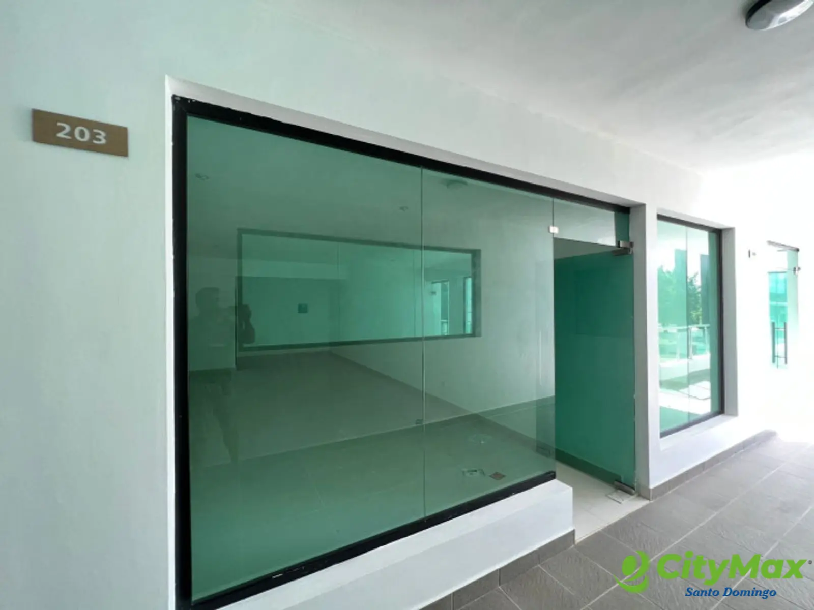 Local Comercial en Alquiler y Venta, en Alma Rosa II. - foto 4