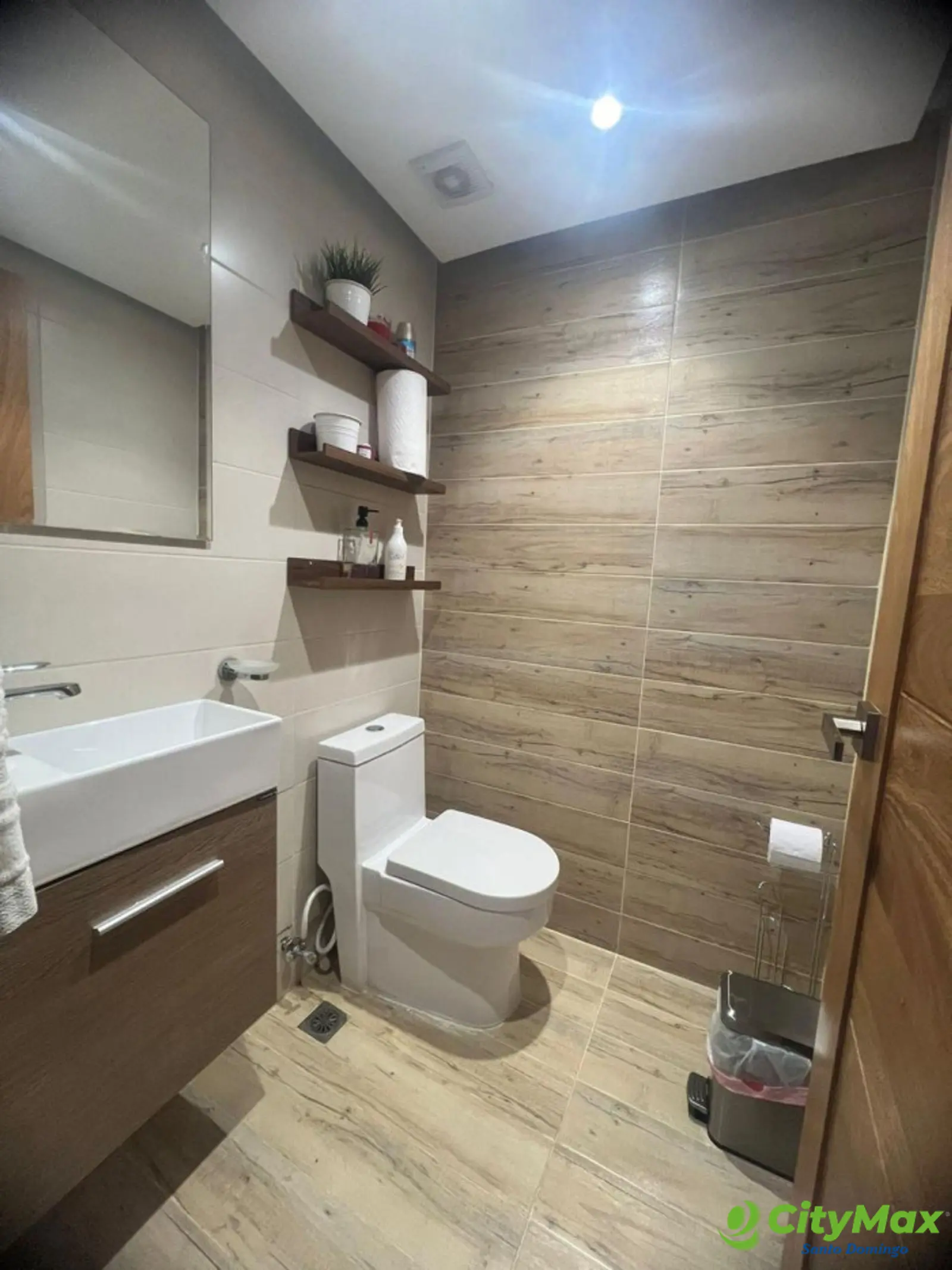 Penthouse en Venta de 2 Niveles en Urbanización Real - foto 9