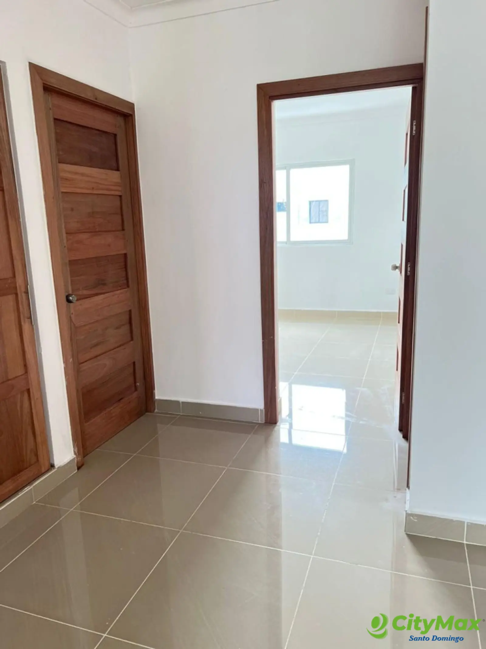 Apartamento en Venta de 3 Hab. Santo Domingo Este. - foto 5