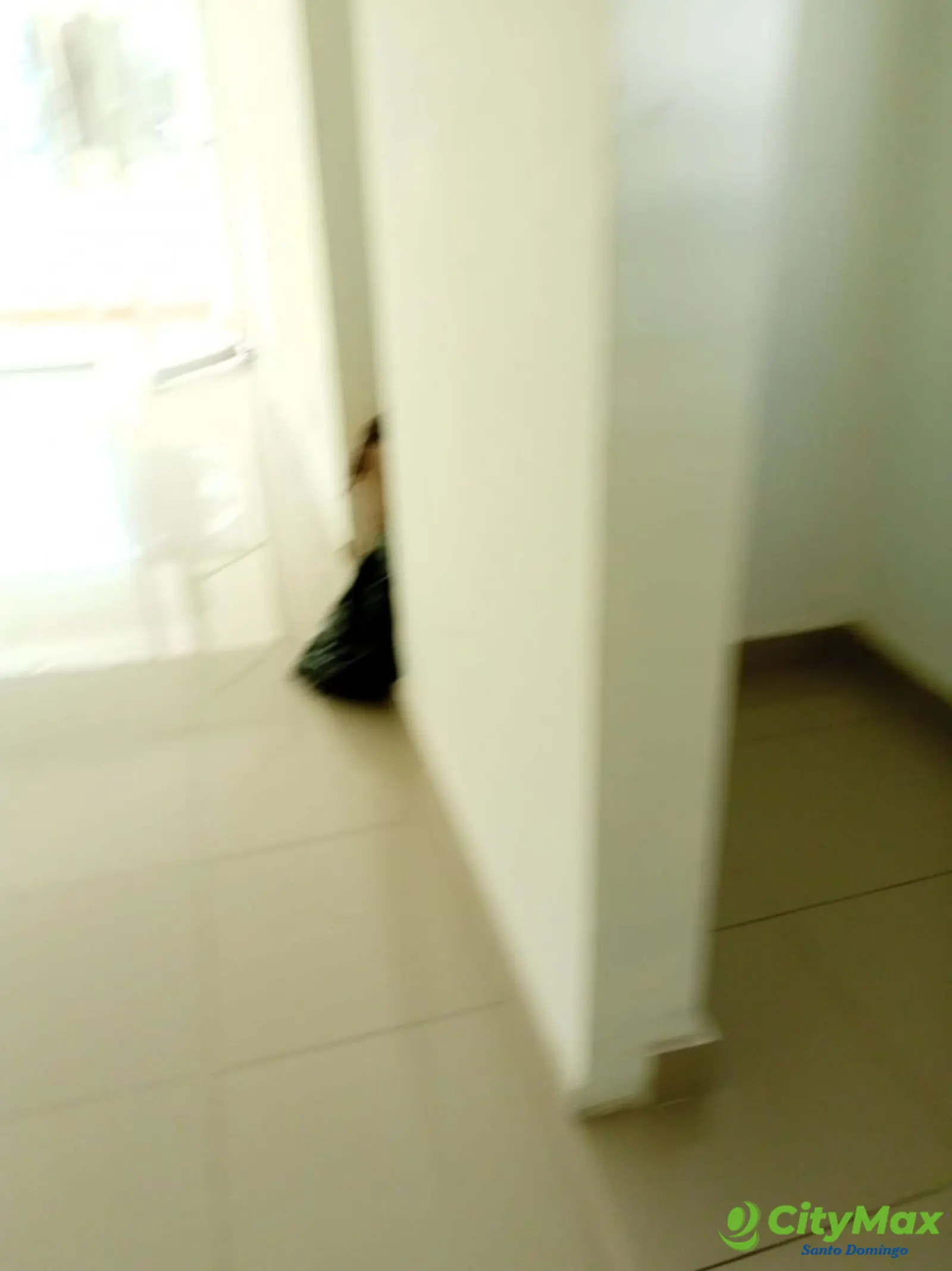 Local en alquiler en Evaristo Morales con baño - foto 4