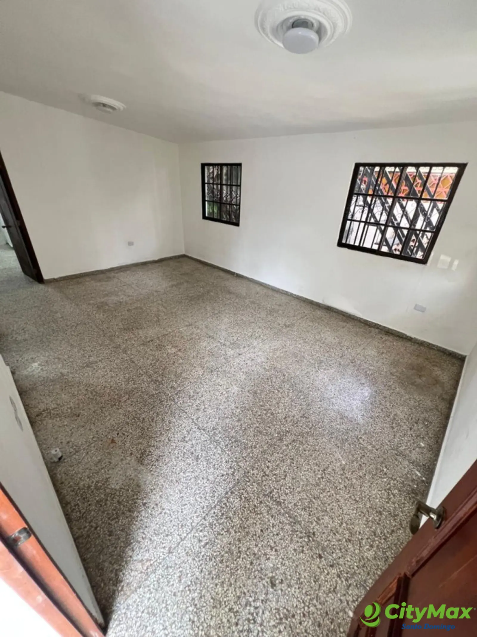 En Alquiler Local Comercial de 325 Mt2 en Mirador Sur - foto 6
