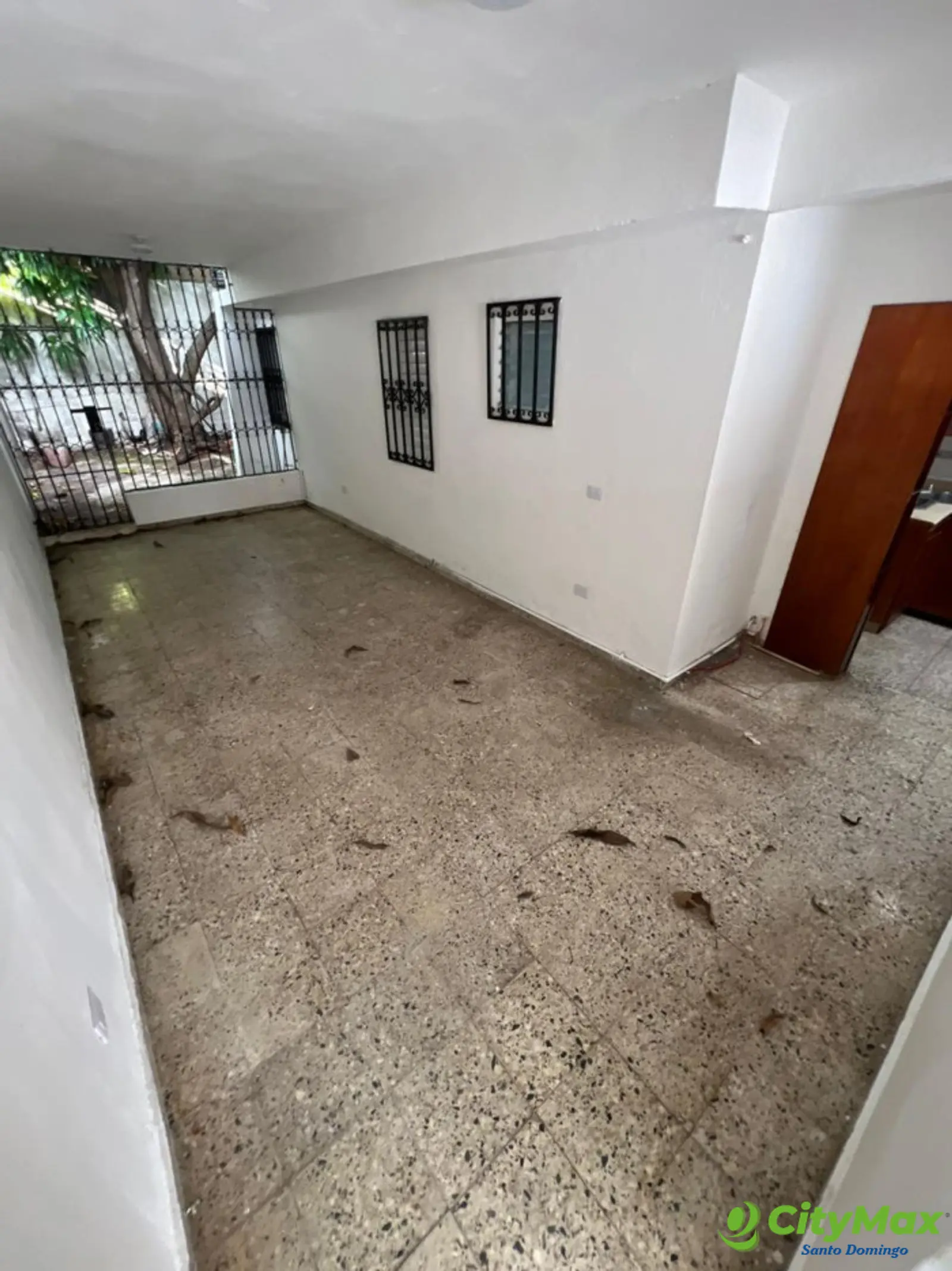 En Alquiler Local Comercial de 325 Mt2 en Mirador Sur - foto 10