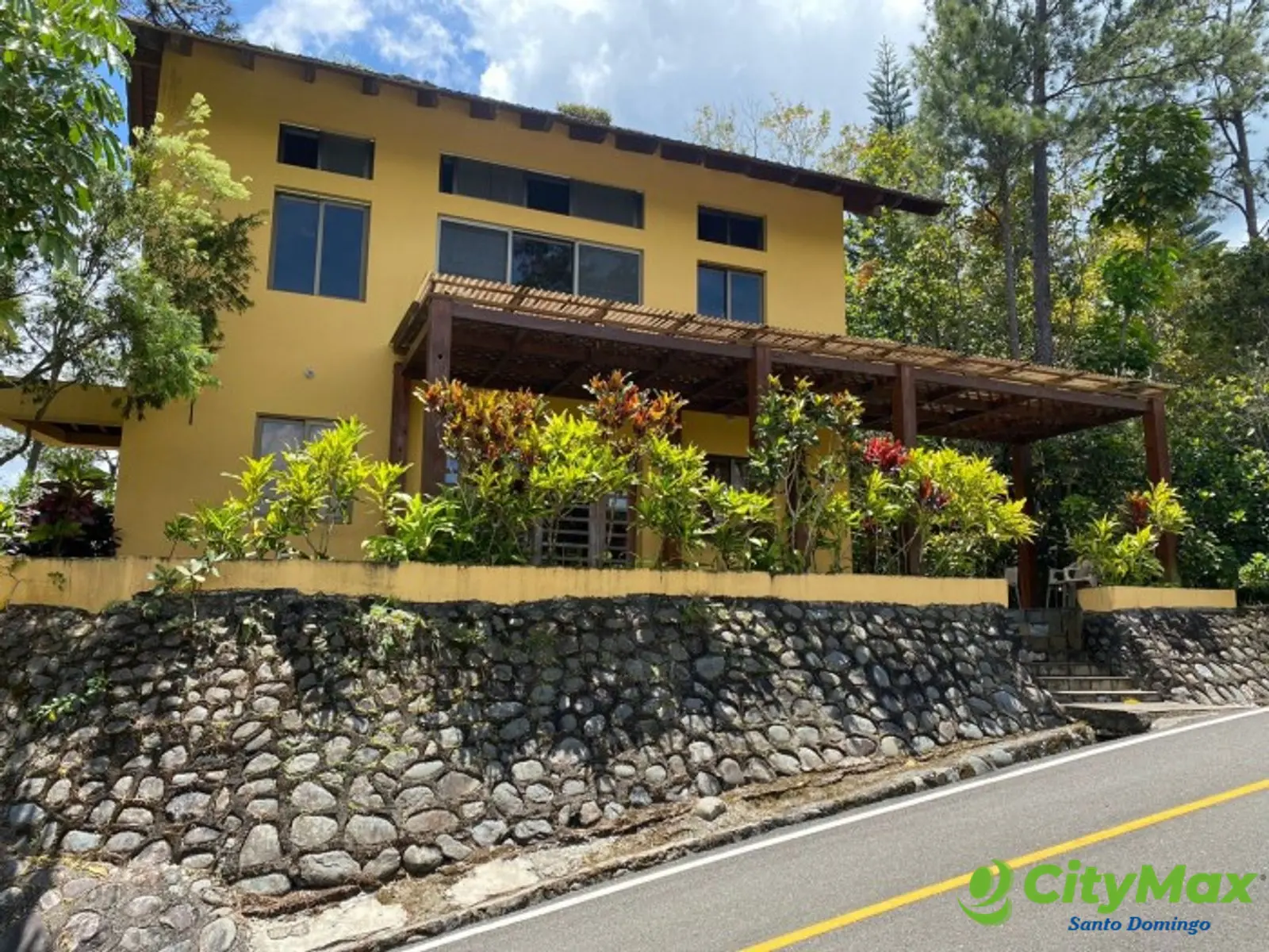Villa en Venta en Los Alpes Jarabacoa  - Frente entrada principal
