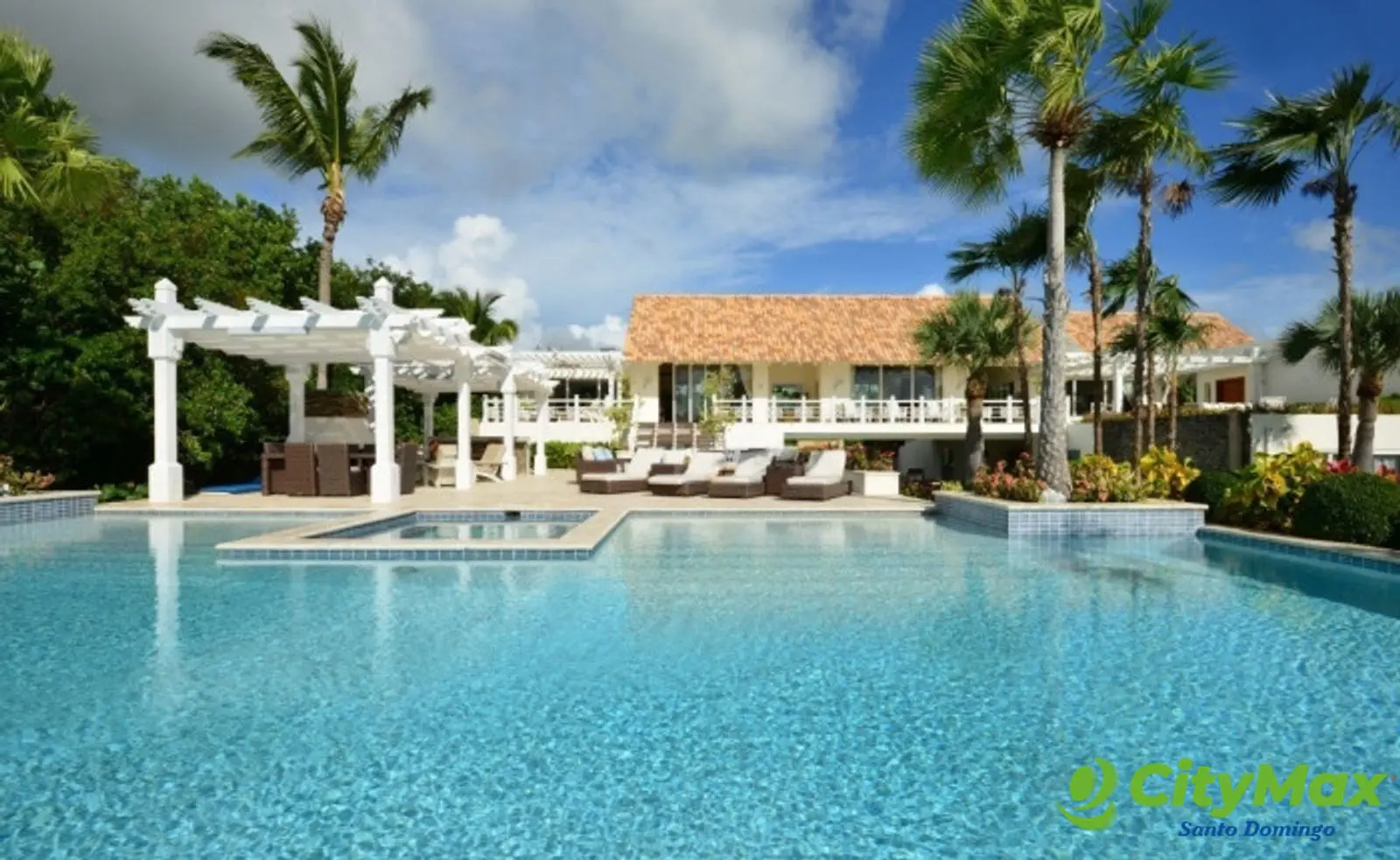 Se vende Villa con Playa privada en Juanillo Cap Cana.  - foto 2