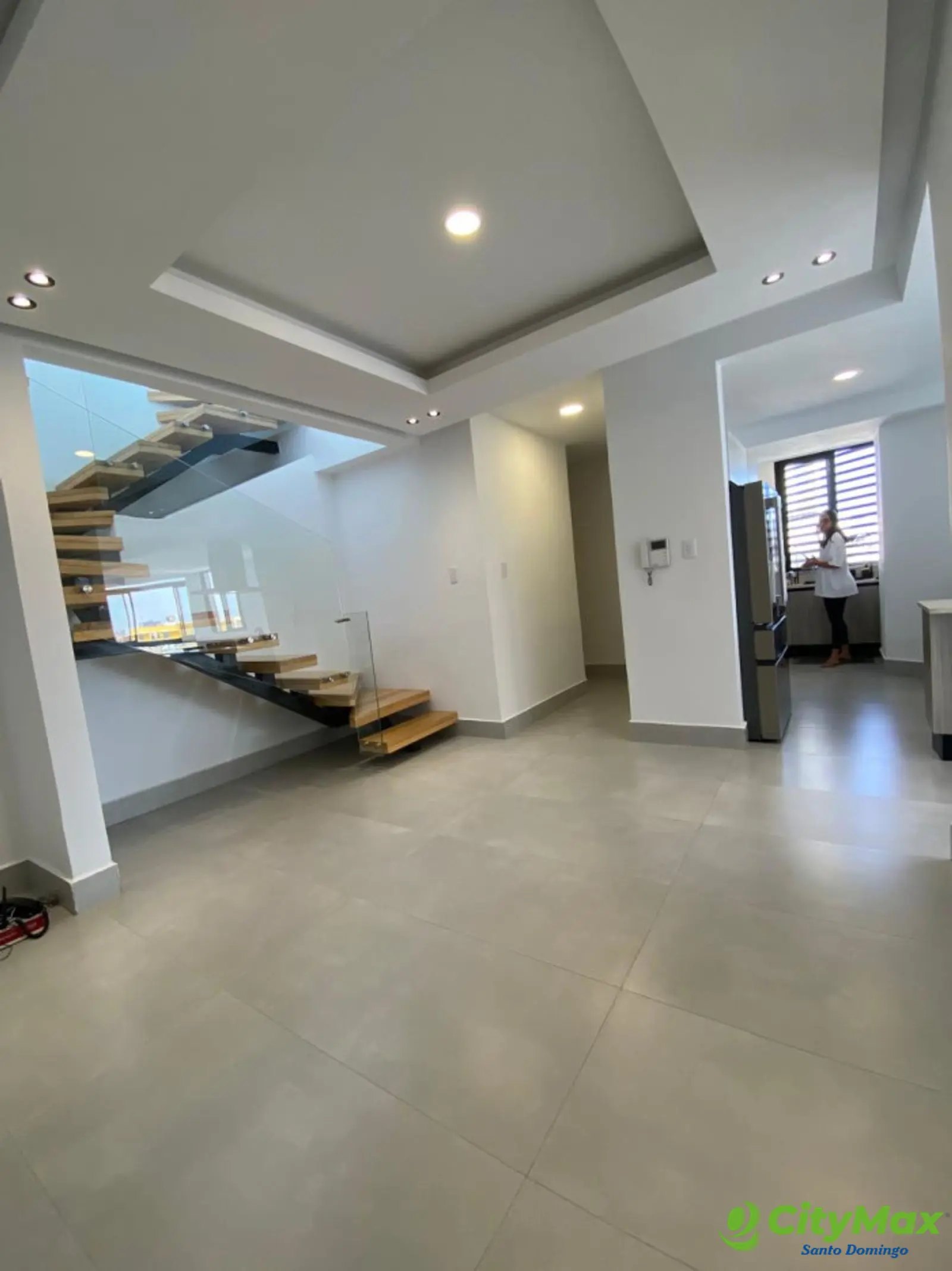 Penthouse Nuevo Amueblado en Venta en Evaristo Morales - foto 2