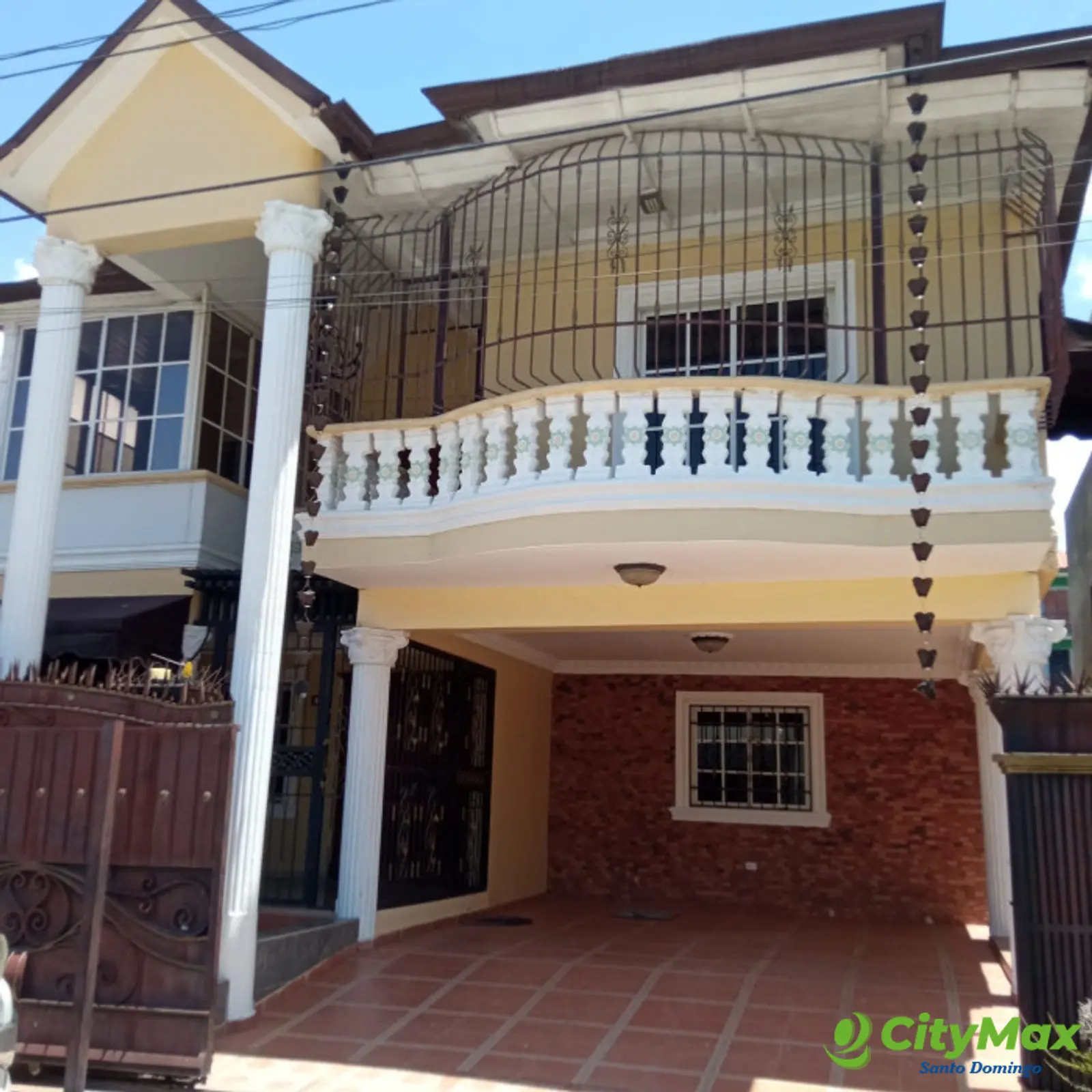 Casa en venta de 3 niveles en la Zona Oriental, S.D.E. - foto 2