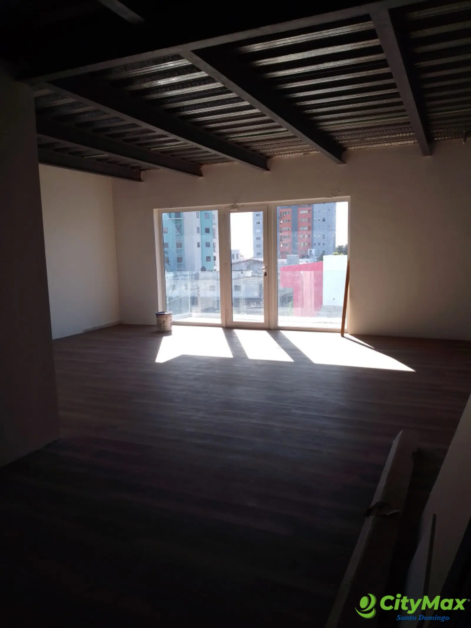 Local Comercial en alquiler cerca de la Ave. Churchill  - foto 2