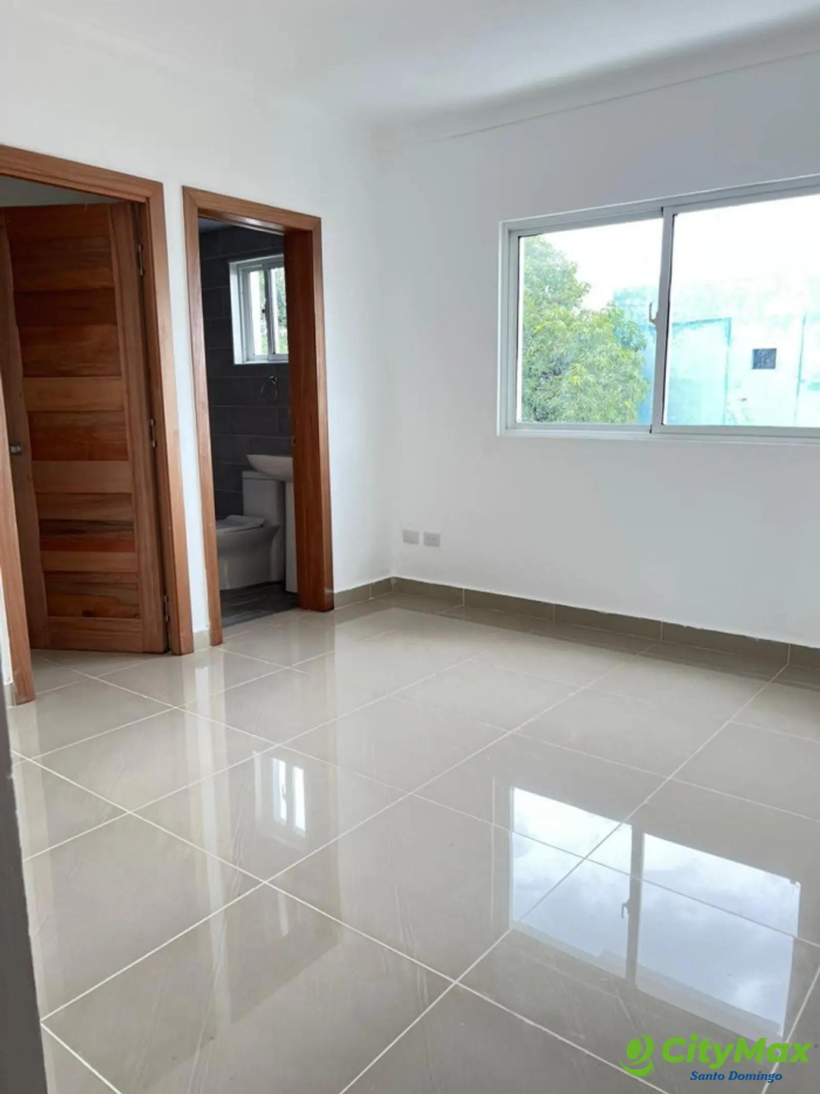 Apartamento en Venta de 3 Hab. Santo Domingo Este. - foto 2