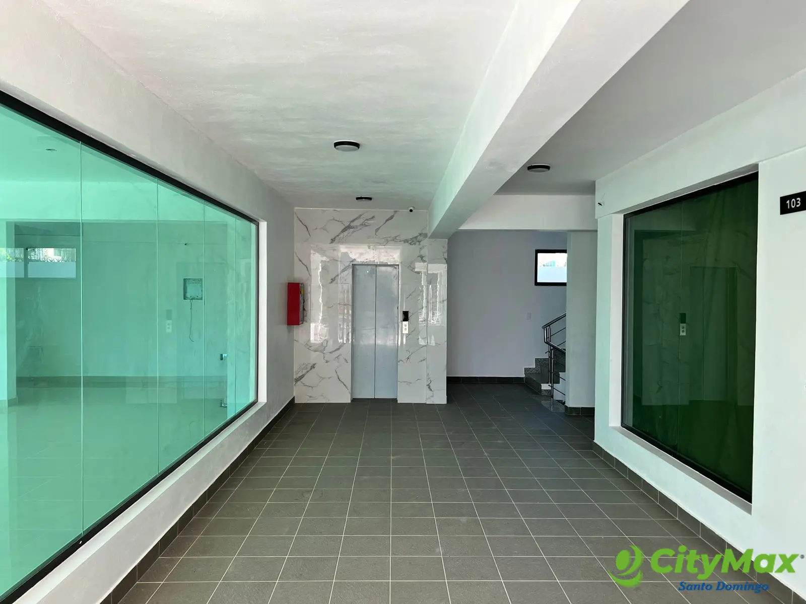 Local Comercial en Alquiler y Venta, en Alma Rosa II. - foto 2