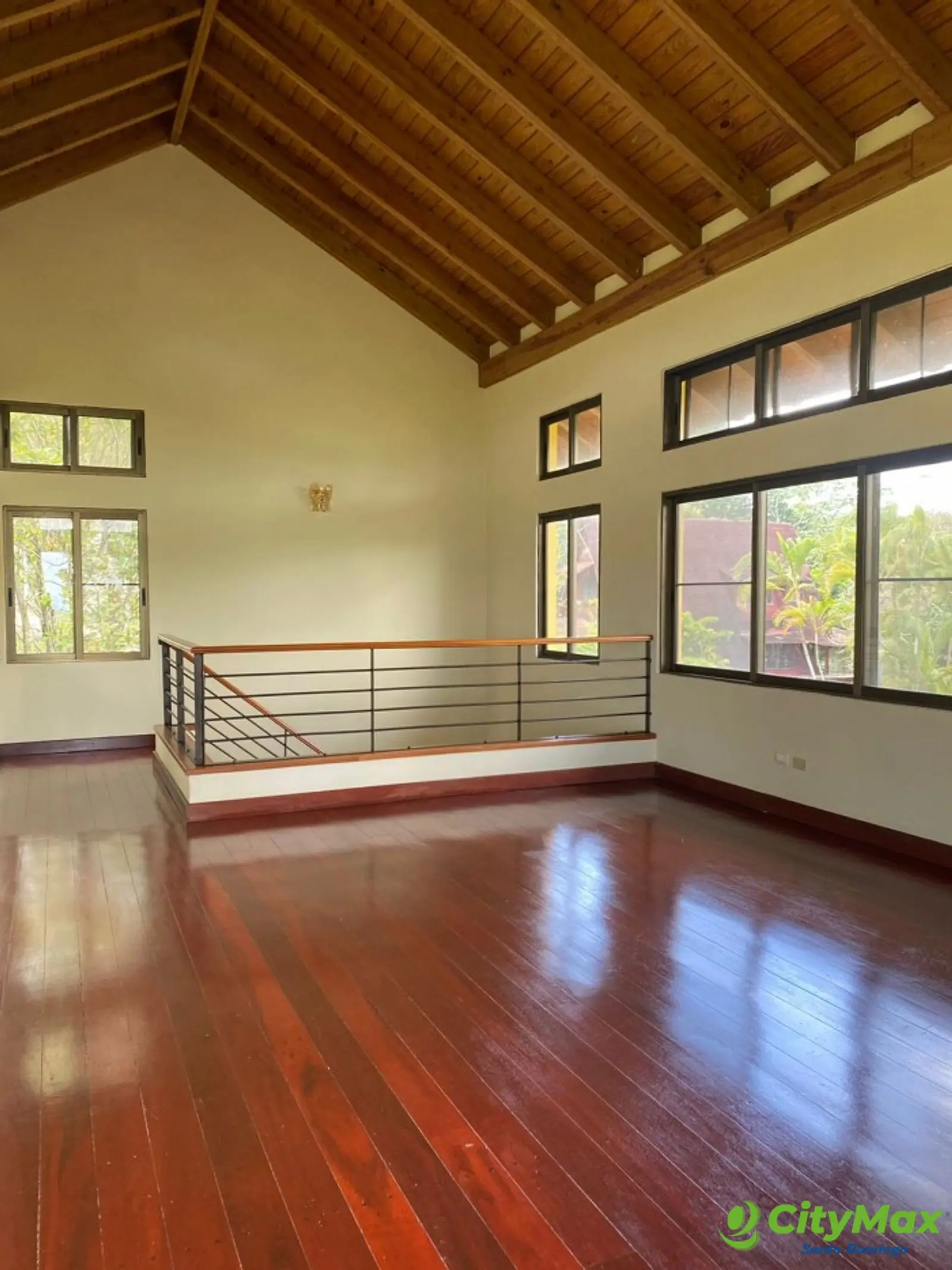 Villa en Venta en Los Alpes Jarabacoa  - Estudio 2do piso
