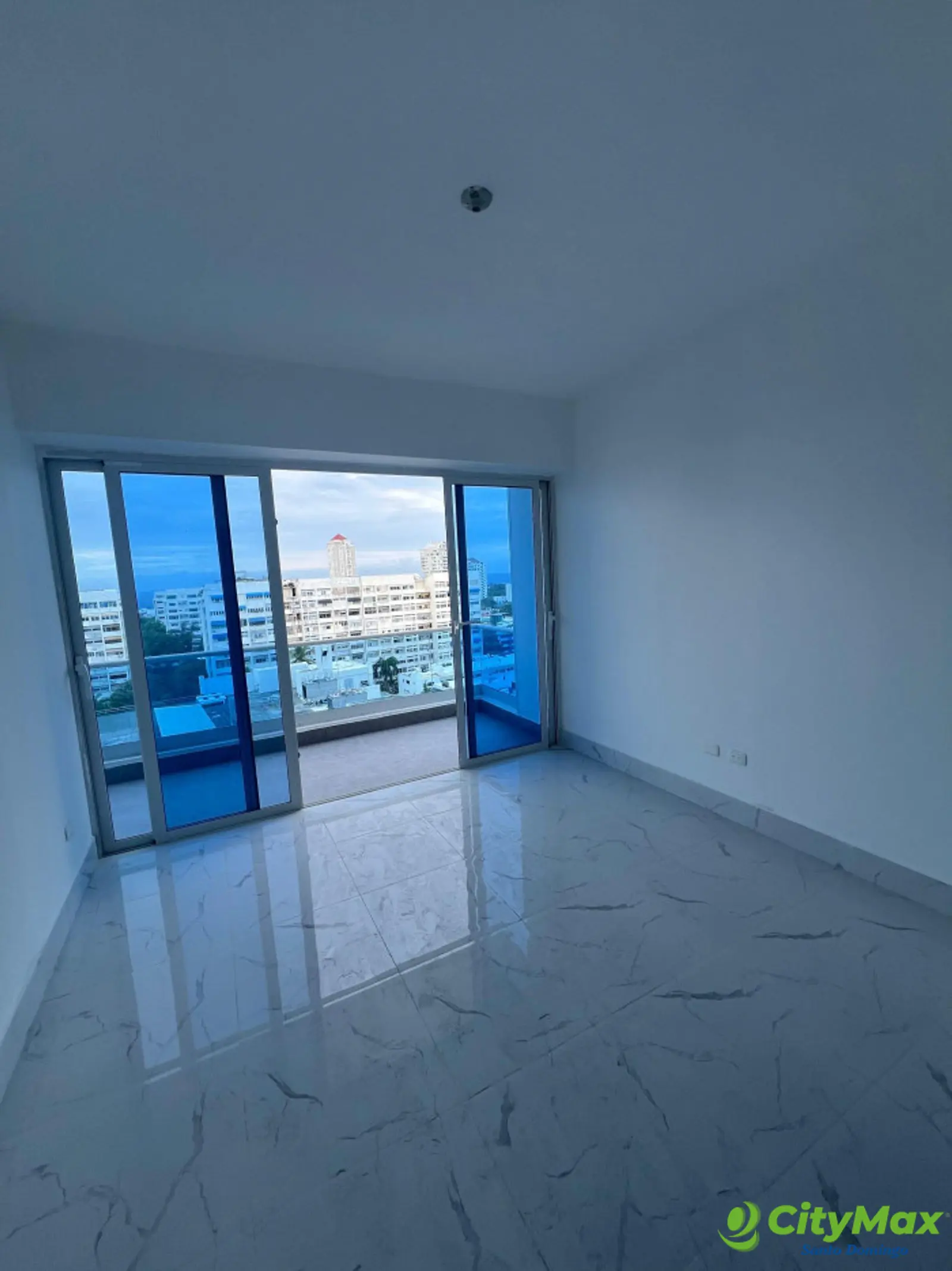 Apartamento en Venta en Bella Vista 3 parqueos - foto 4