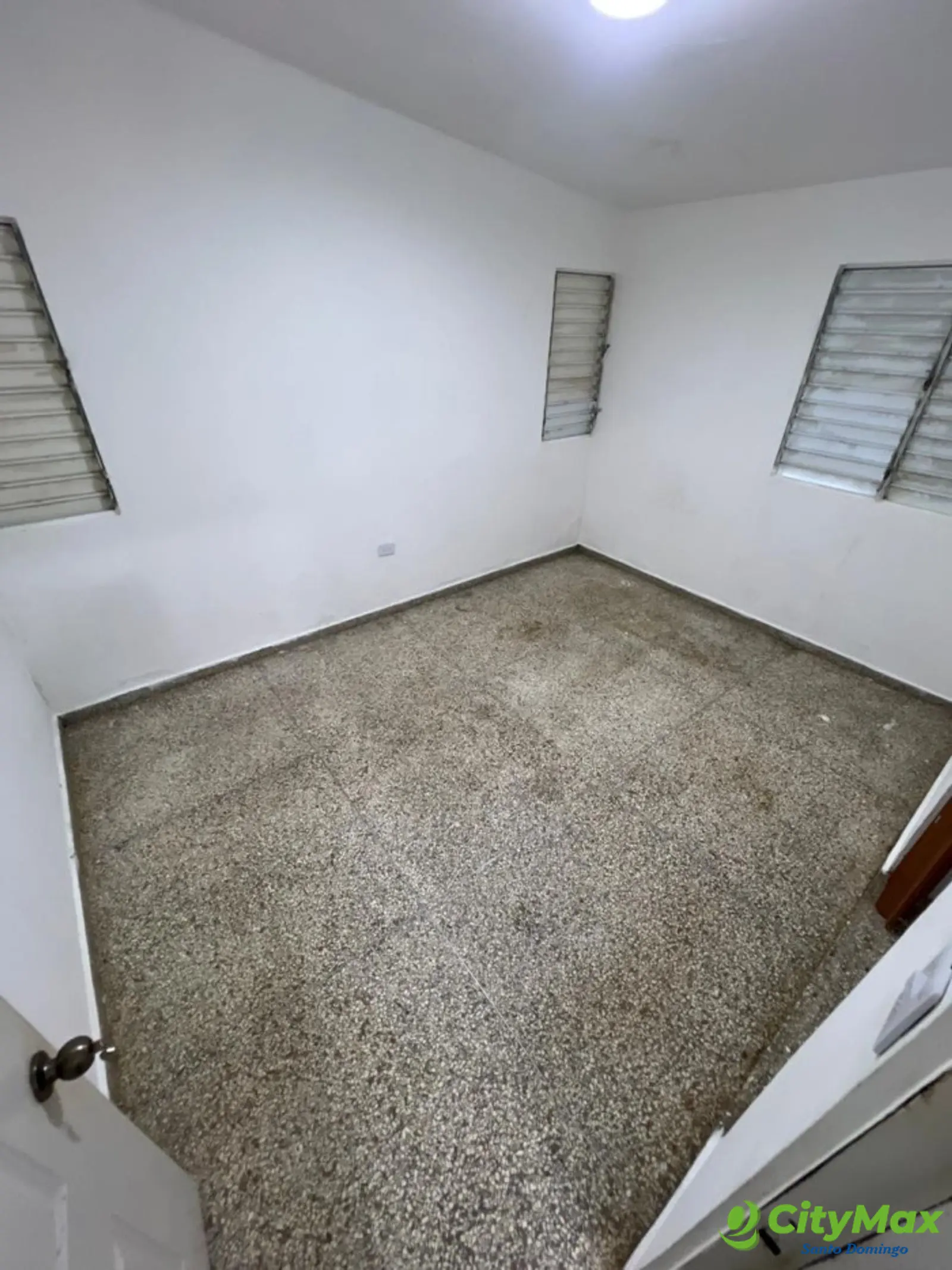 En Alquiler Local Comercial de 325 Mt2 en Mirador Sur - foto 14