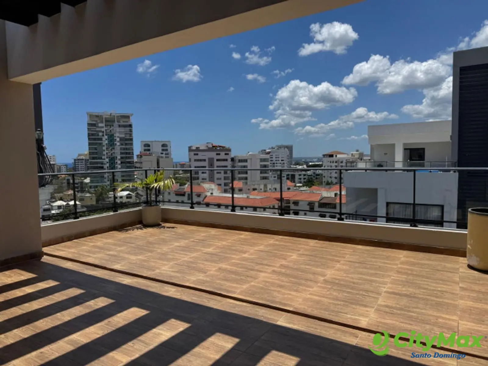Penthouse en Venta de 2 Niveles en Urbanización Real - foto 17