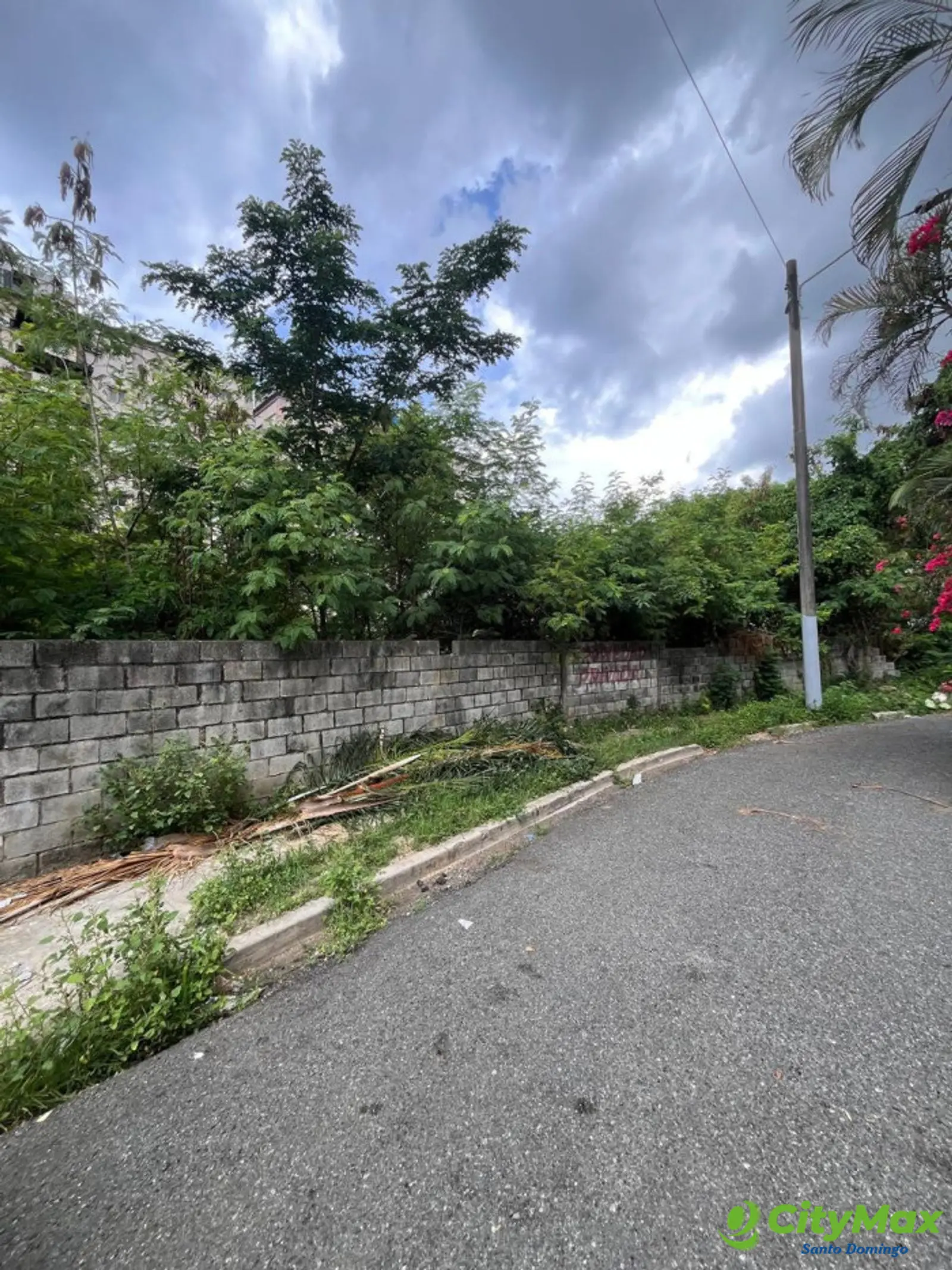 Vendo terreno en la avenida anacaona casi esq Luperon - foto 4