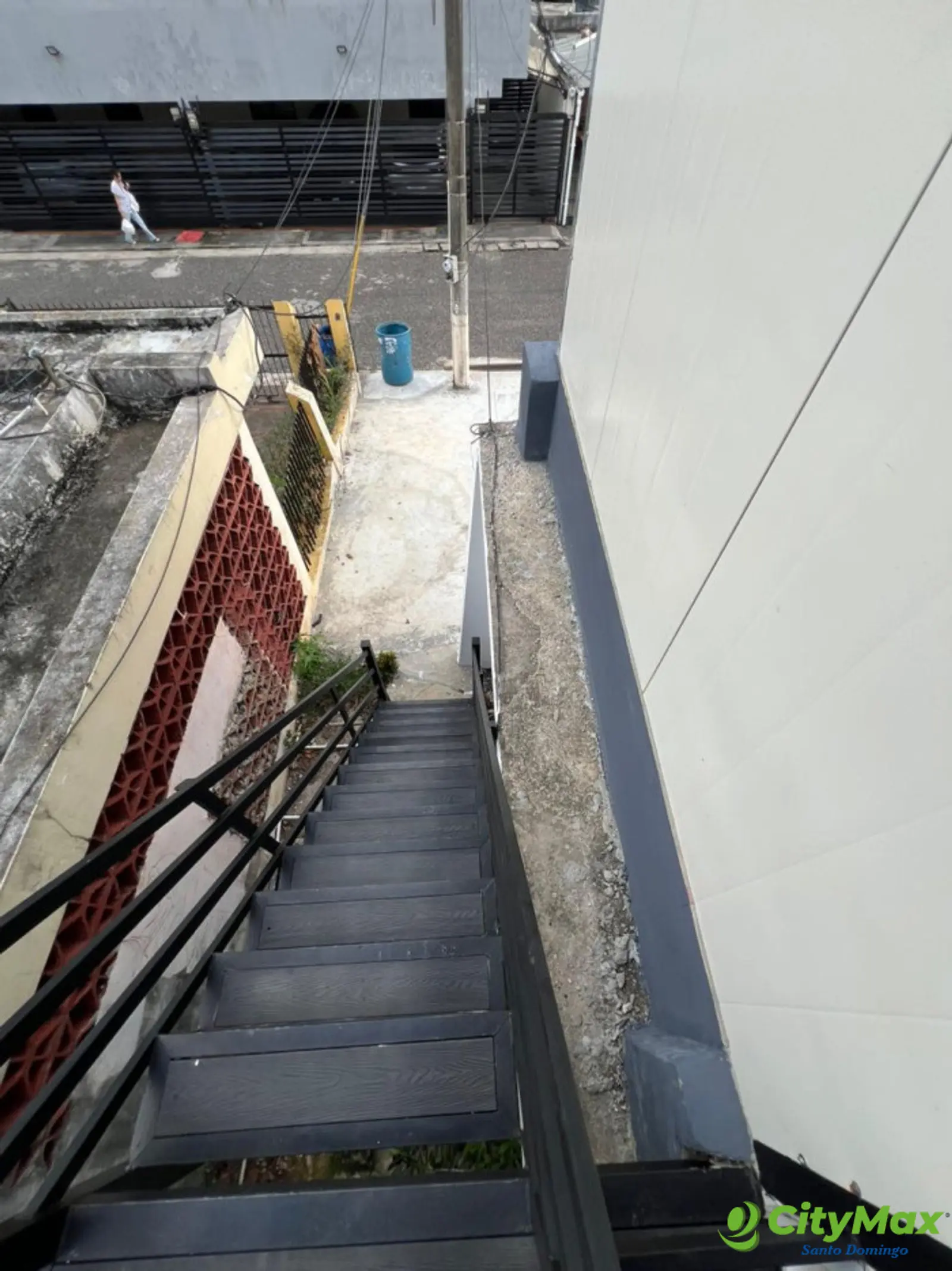 En Alquiler Local Comercial de 325 Mt2 en Mirador Sur - foto 15