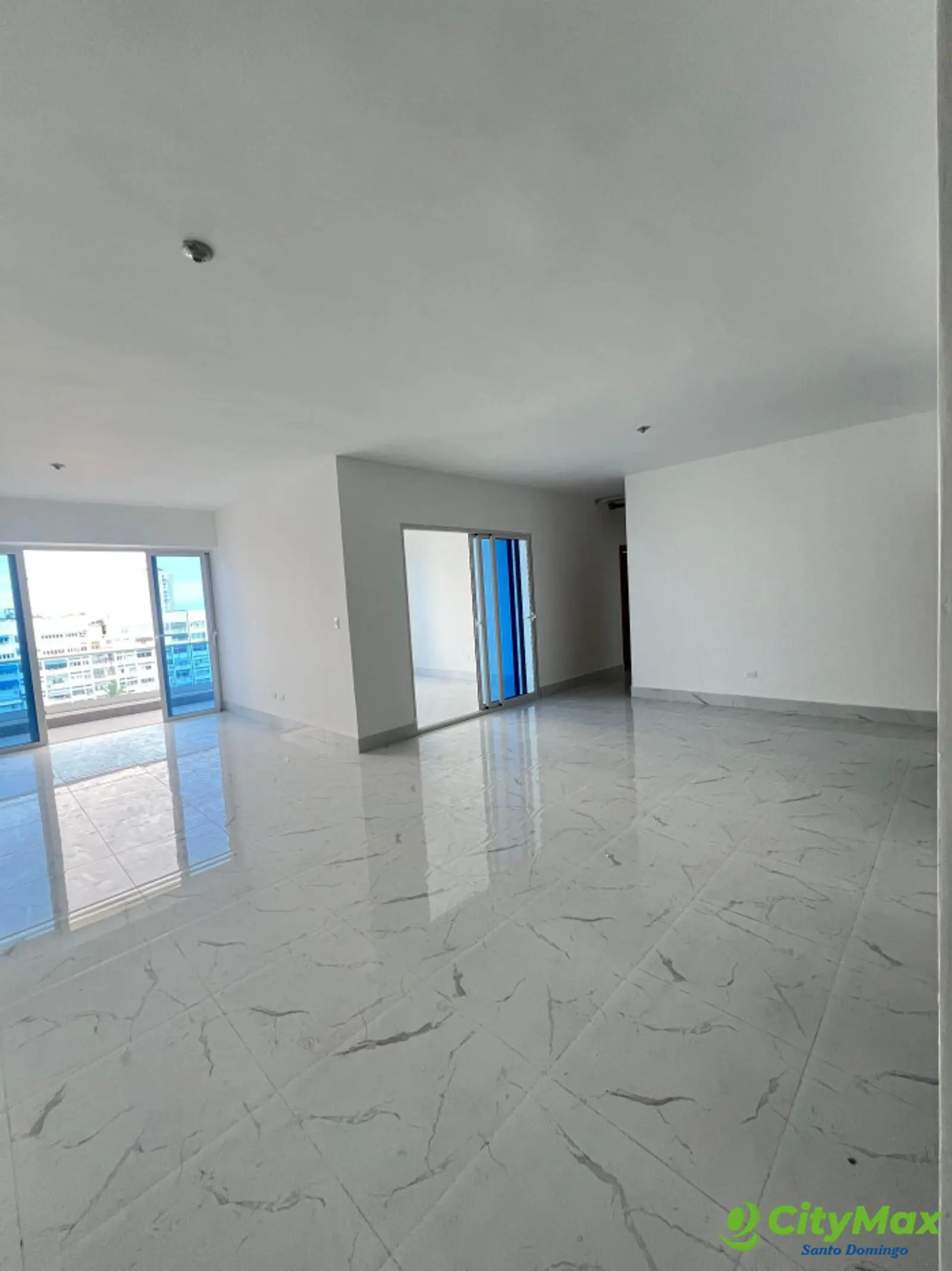 Apartamento en Venta en Bella Vista 3 parqueos - foto 3