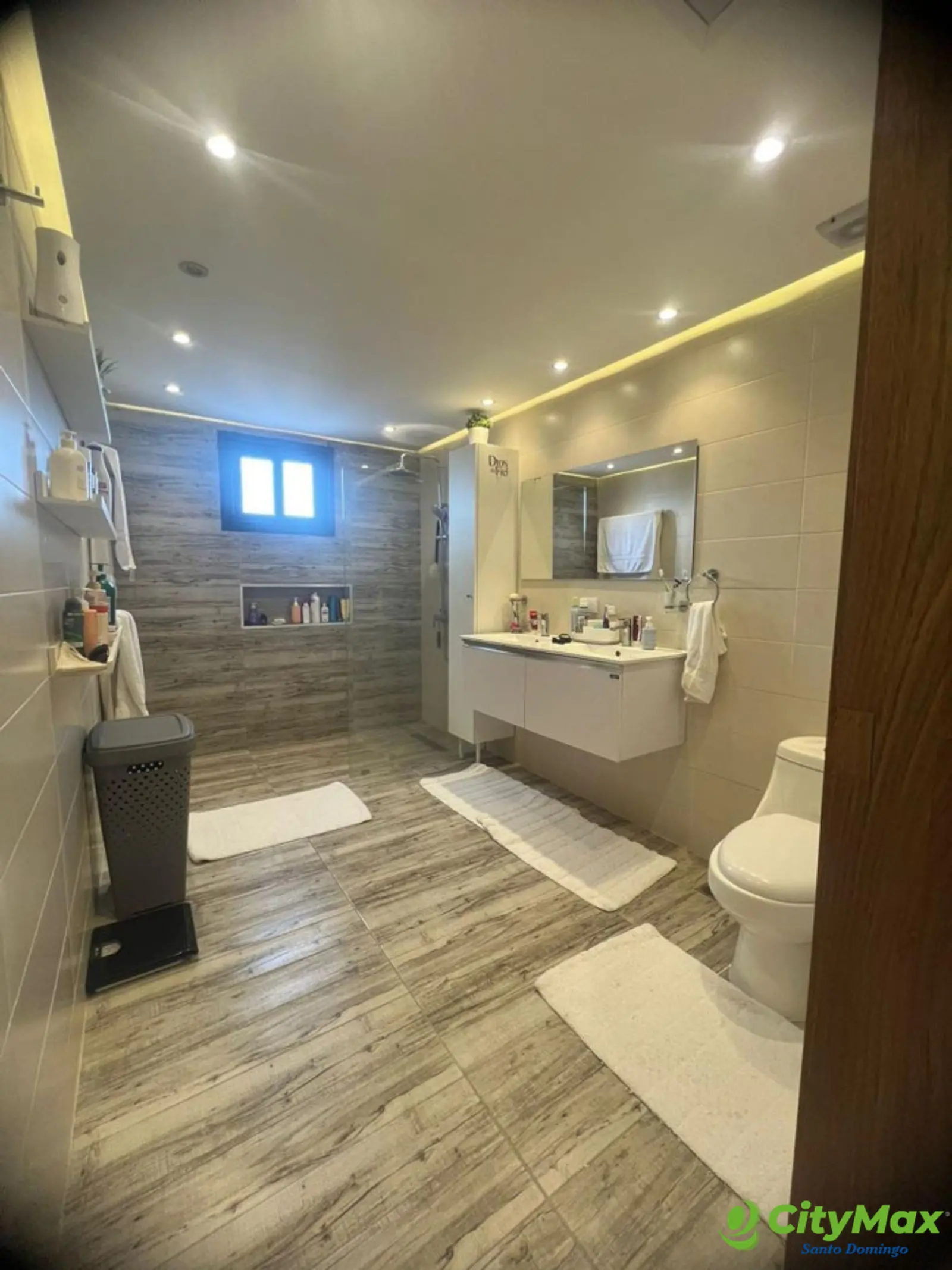 Penthouse en Venta de 2 Niveles en Urbanización Real - foto 6