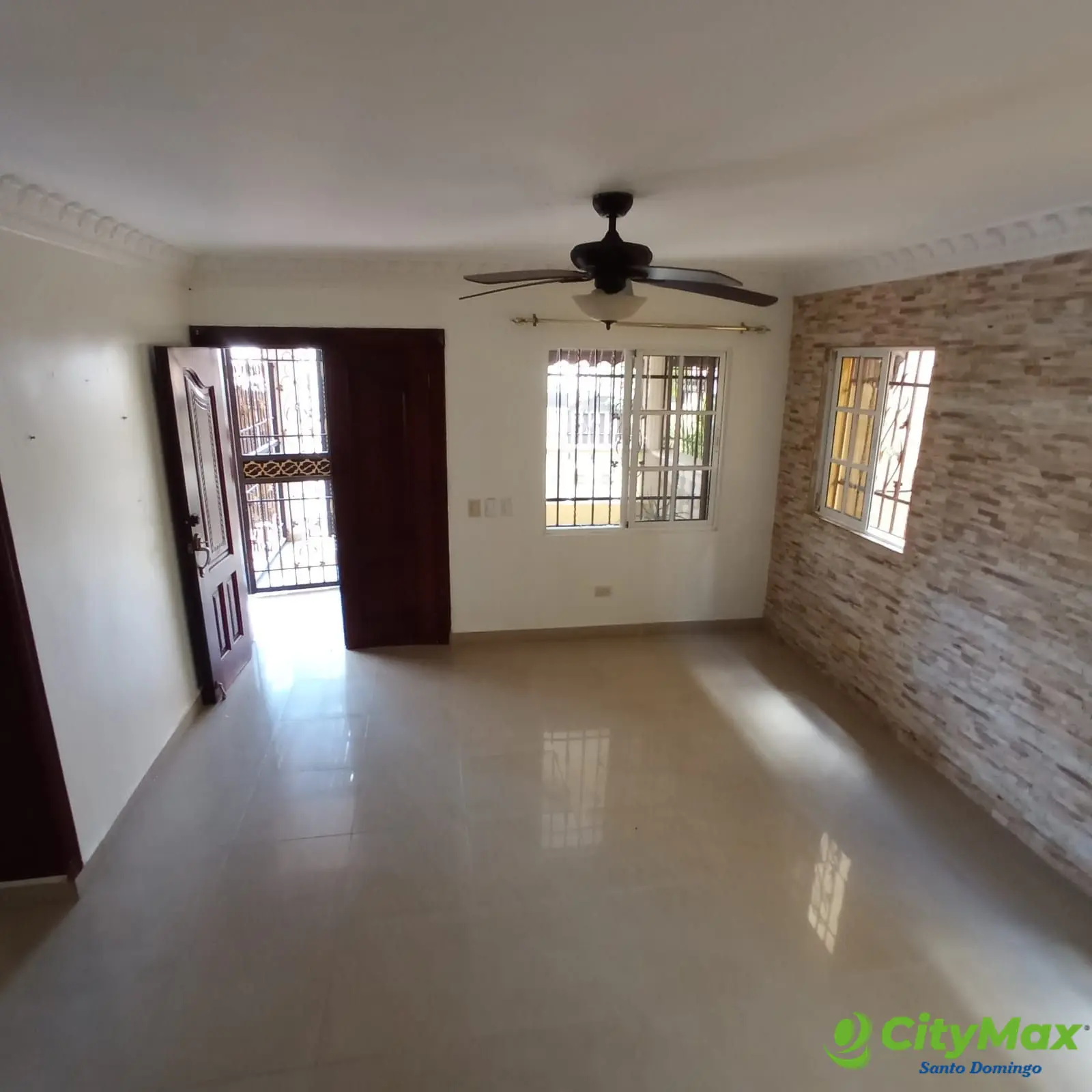 Casa en venta de 3 niveles en la Zona Oriental, S.D.E. - foto 4