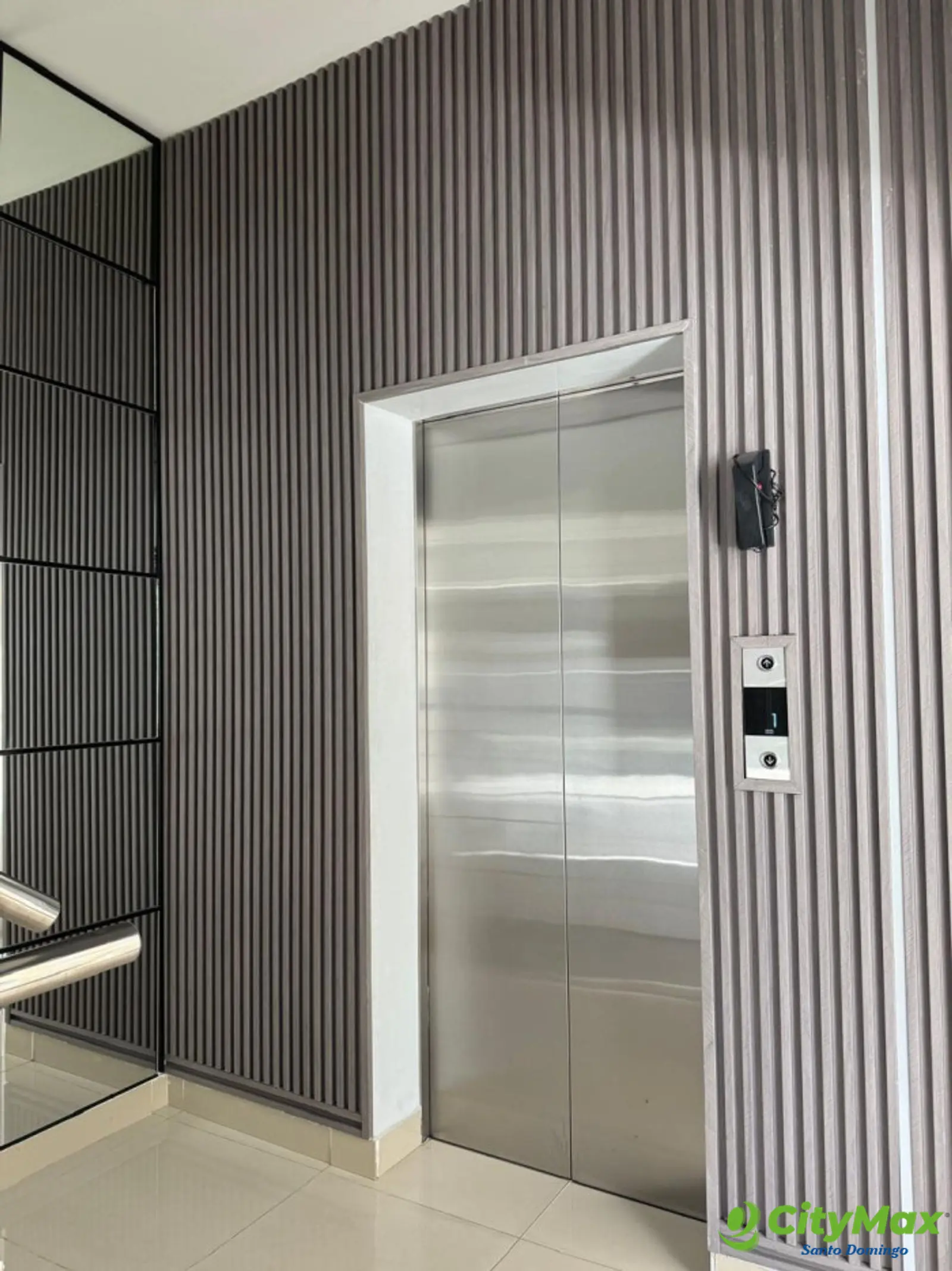 Penthouse en Venta de 2 Niveles en Urbanización Real - foto 15