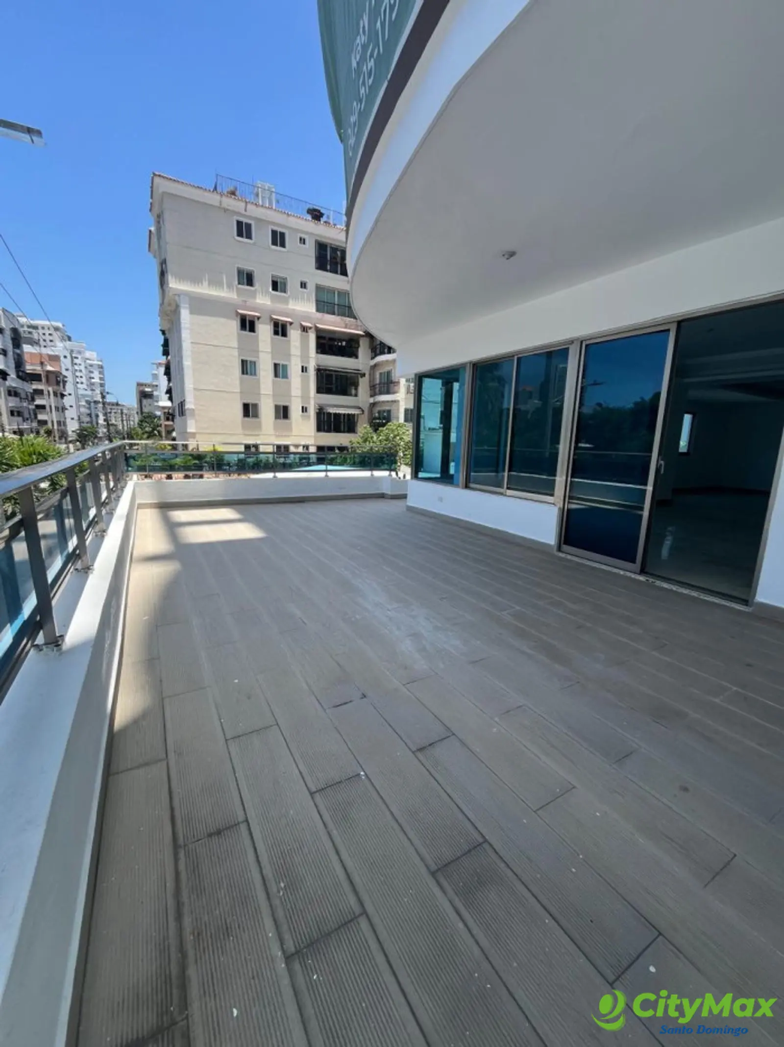Apartamento con terraza privada en Venta en  Urb. Real - foto 2