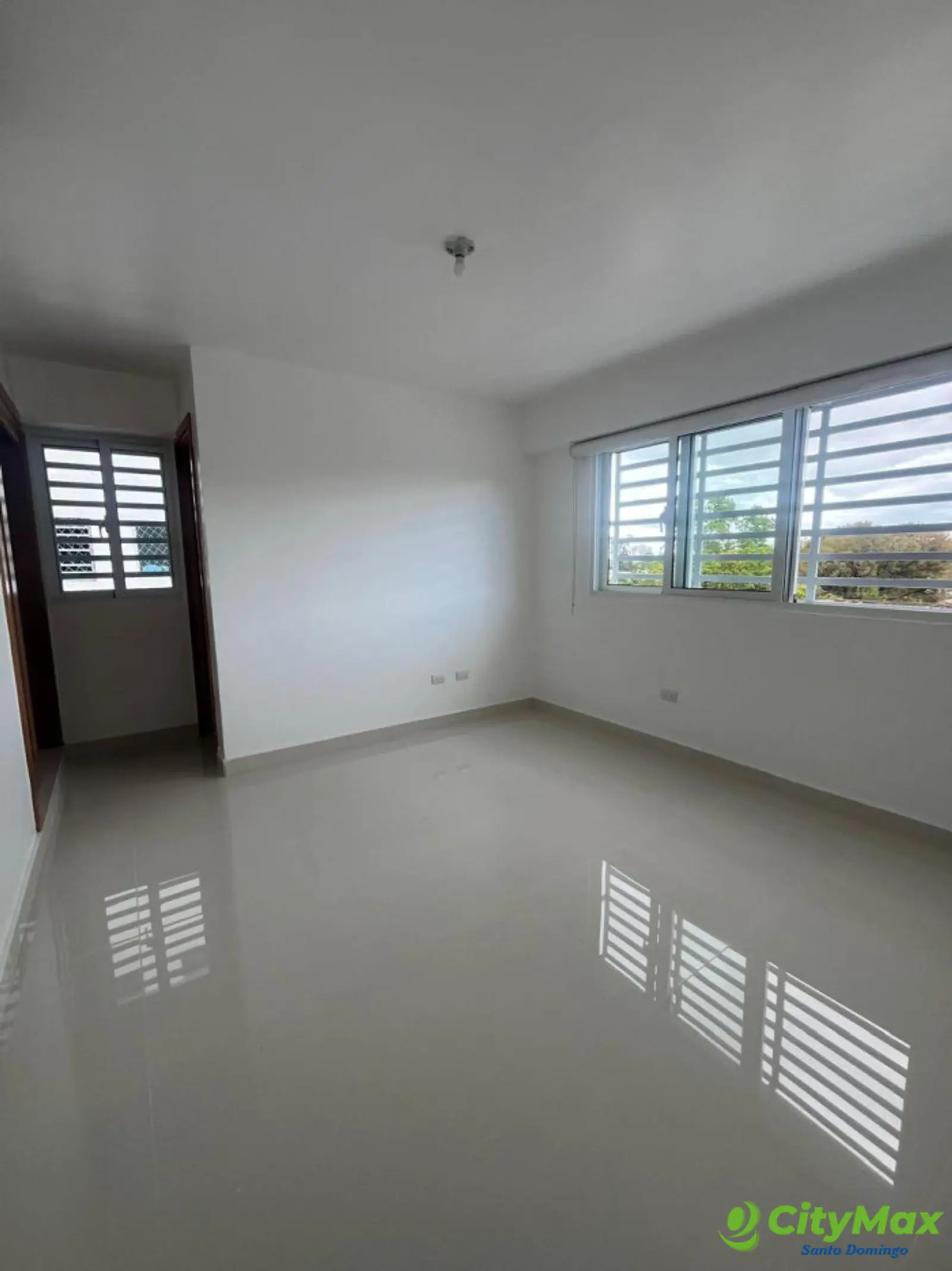 Alquilo apartamento de 3Habitaciones Zona Universitaria - foto 12
