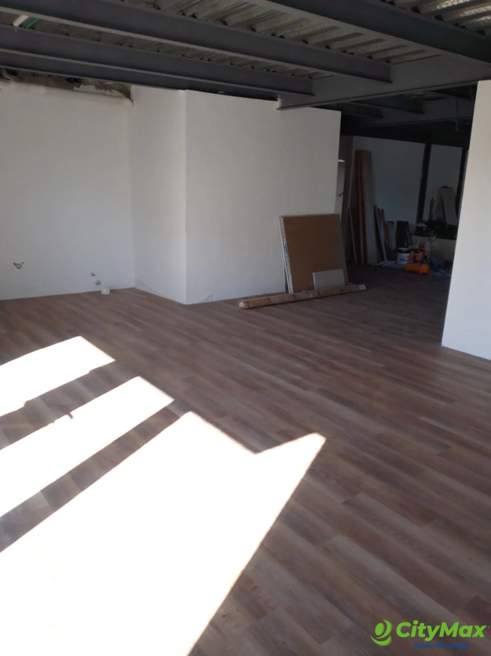 Local Comercial en alquiler cerca de la Ave. Churchill  - foto 3