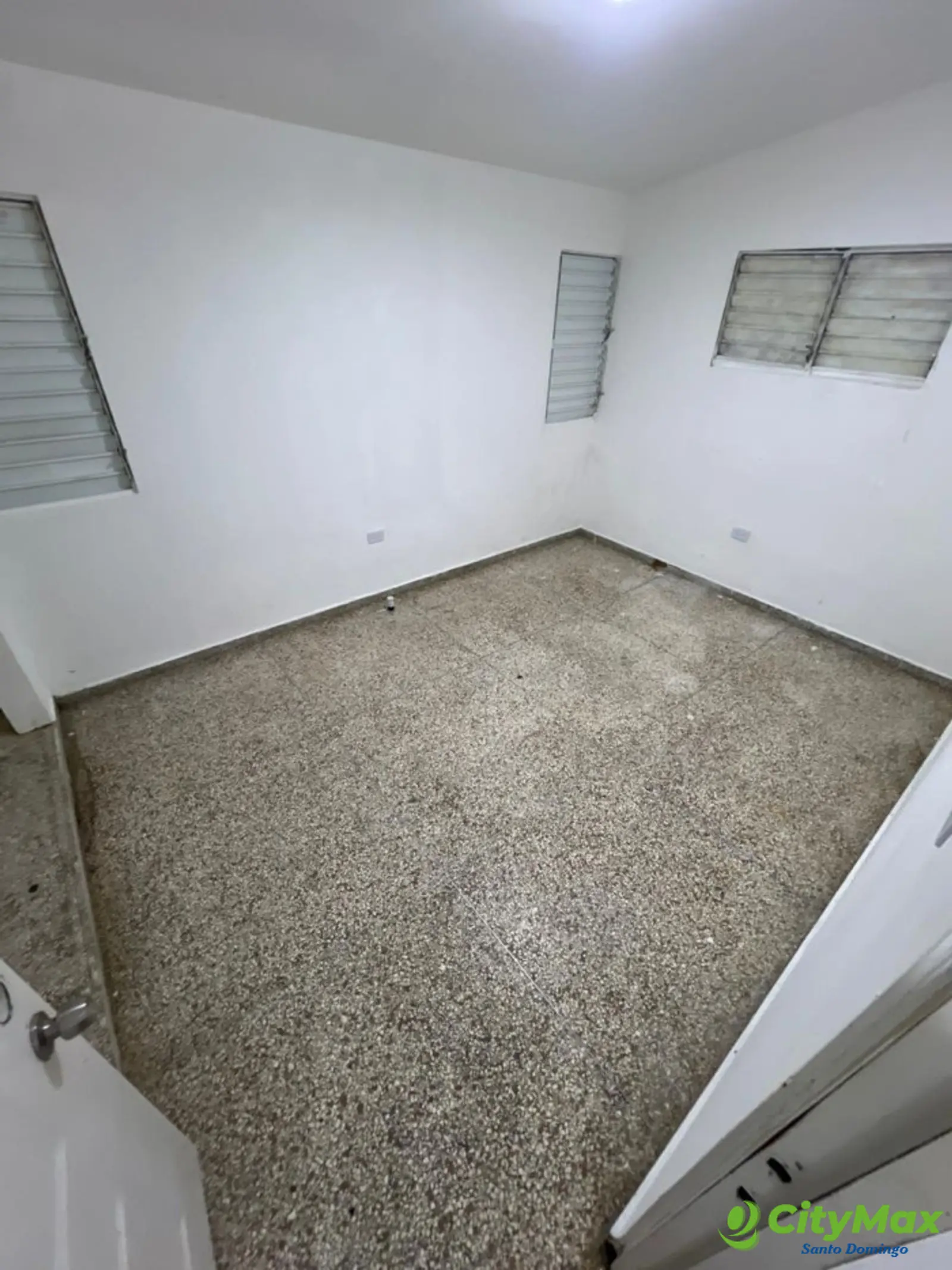 En Alquiler Local Comercial de 325 Mt2 en Mirador Sur - foto 11