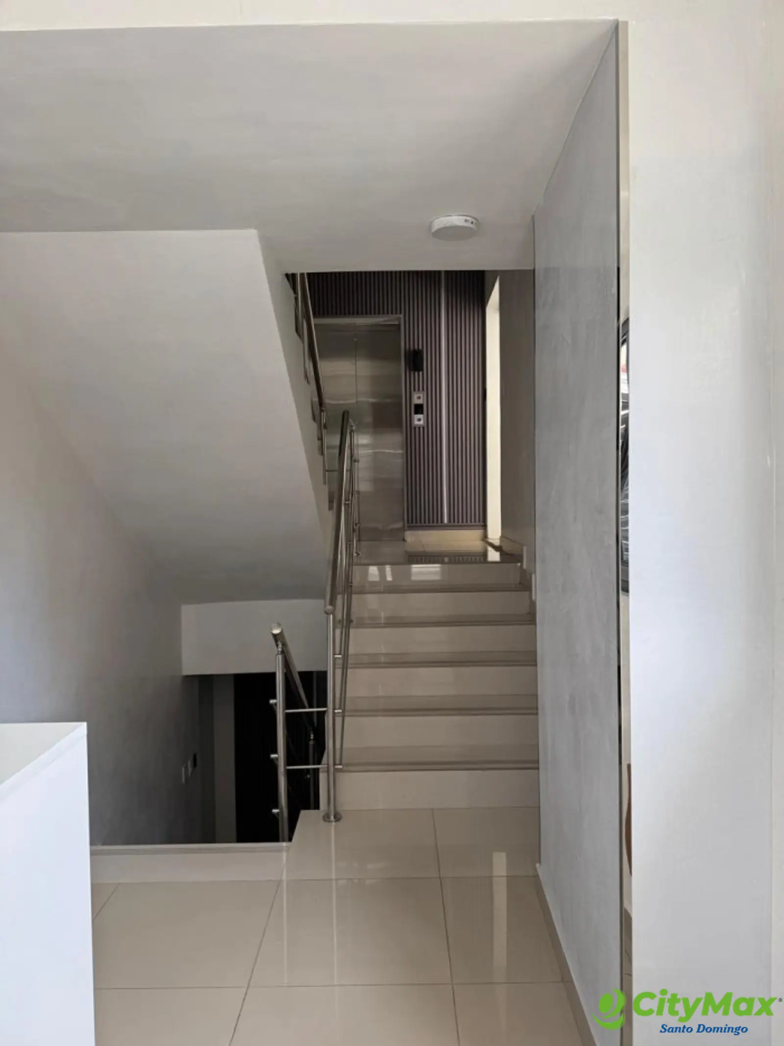 Penthouse en Venta de 2 Niveles en Urbanización Real - foto 18