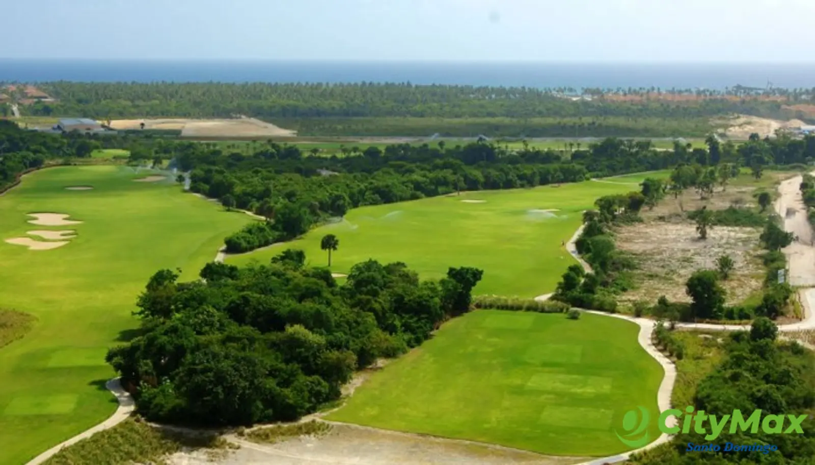 Solares en venta en Punta Cana Bávaro con campo de golf - foto 5