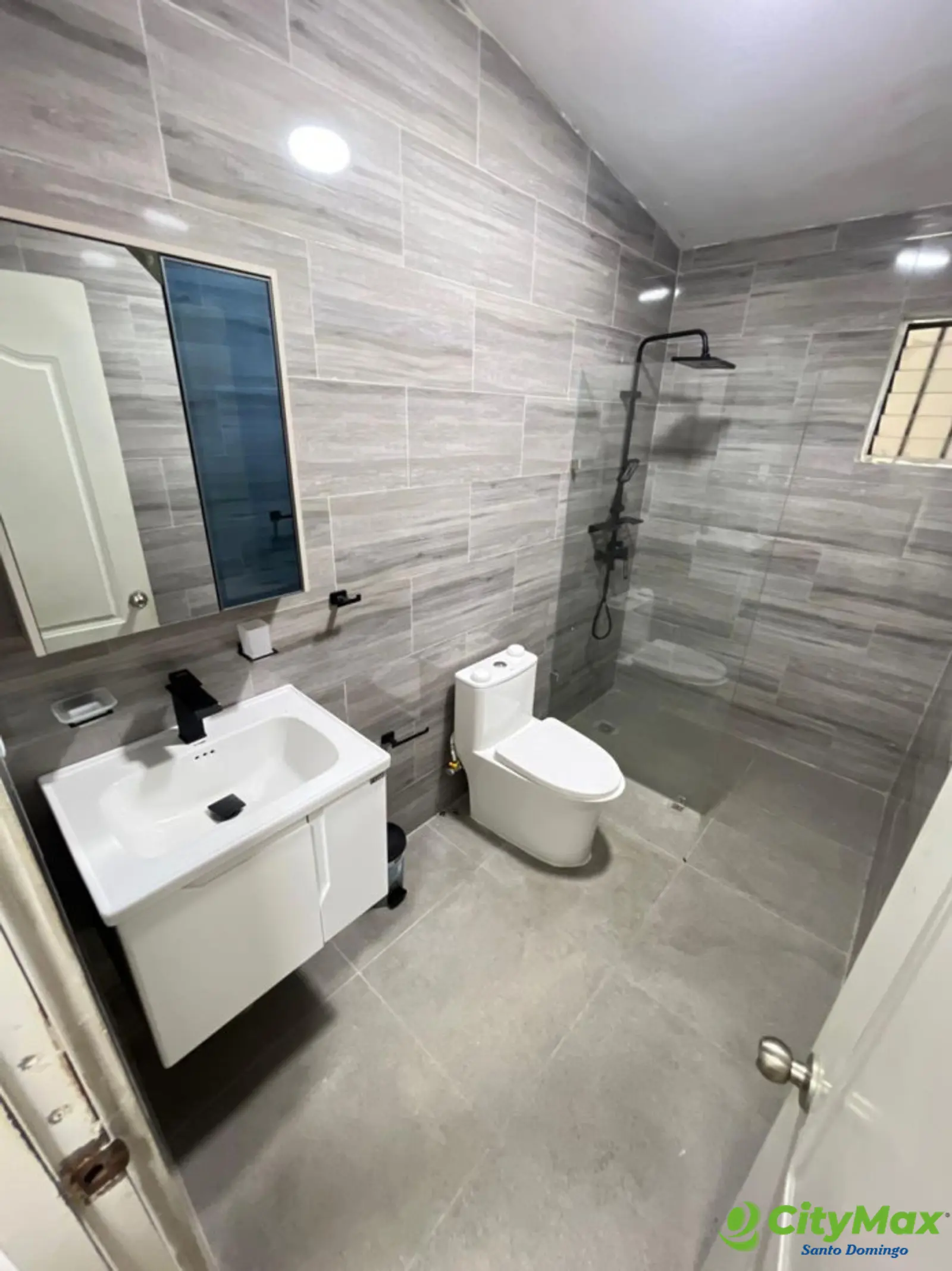 En Alquiler Local Comercial de 325 Mt2 en Mirador Sur - foto 8