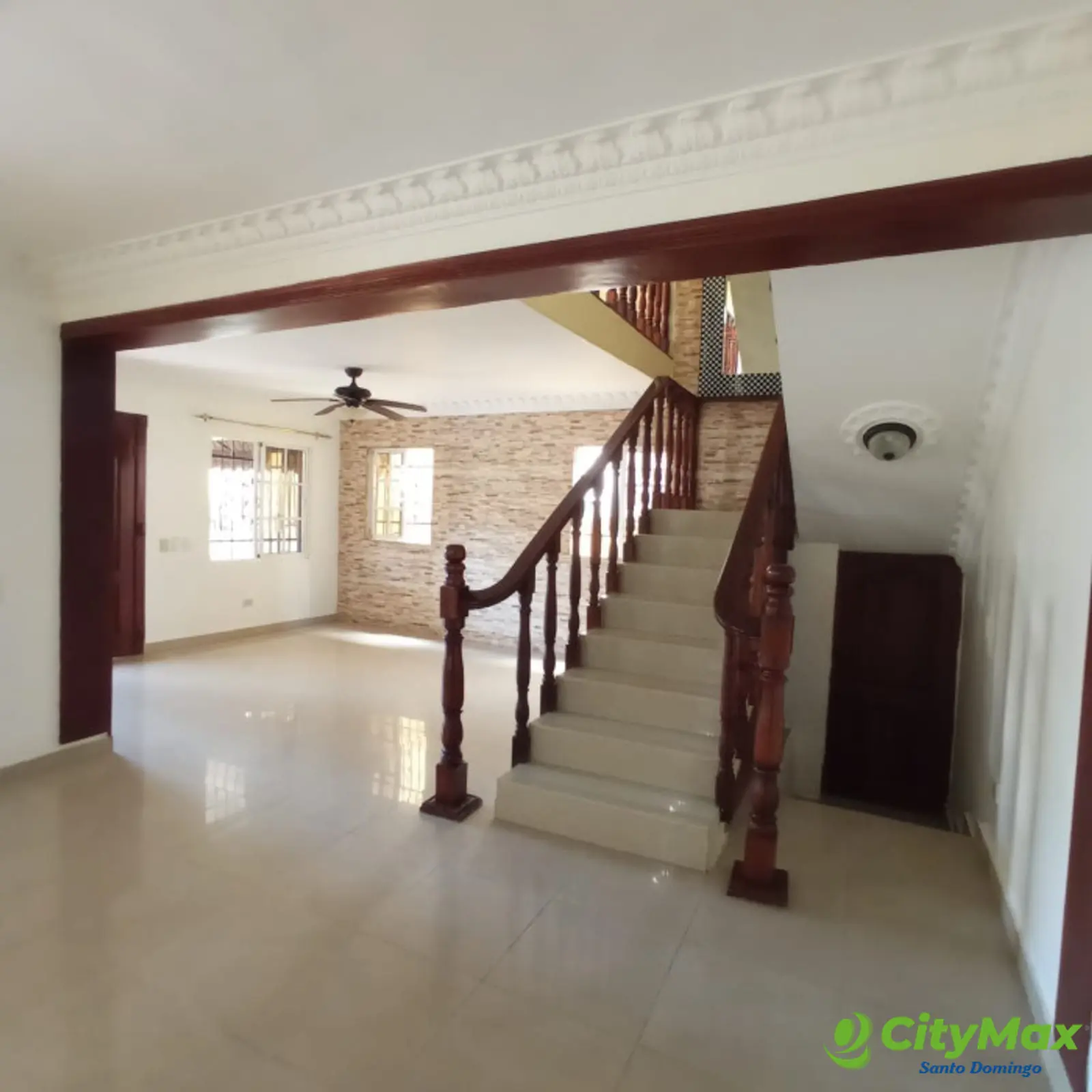 Casa en venta de 3 niveles en la Zona Oriental, S.D.E. - foto 7